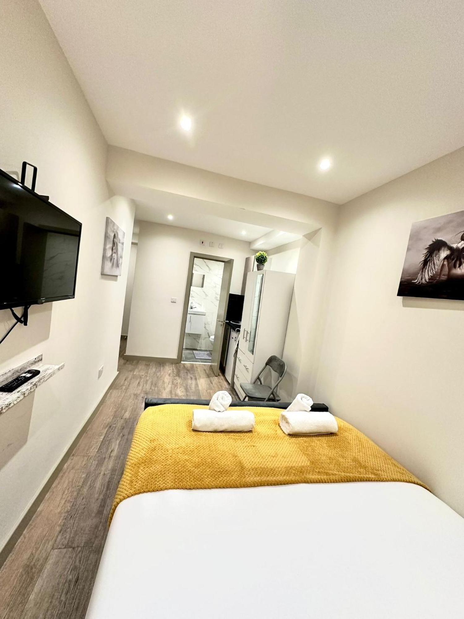 Harrow Suites Ha3 Guest house London