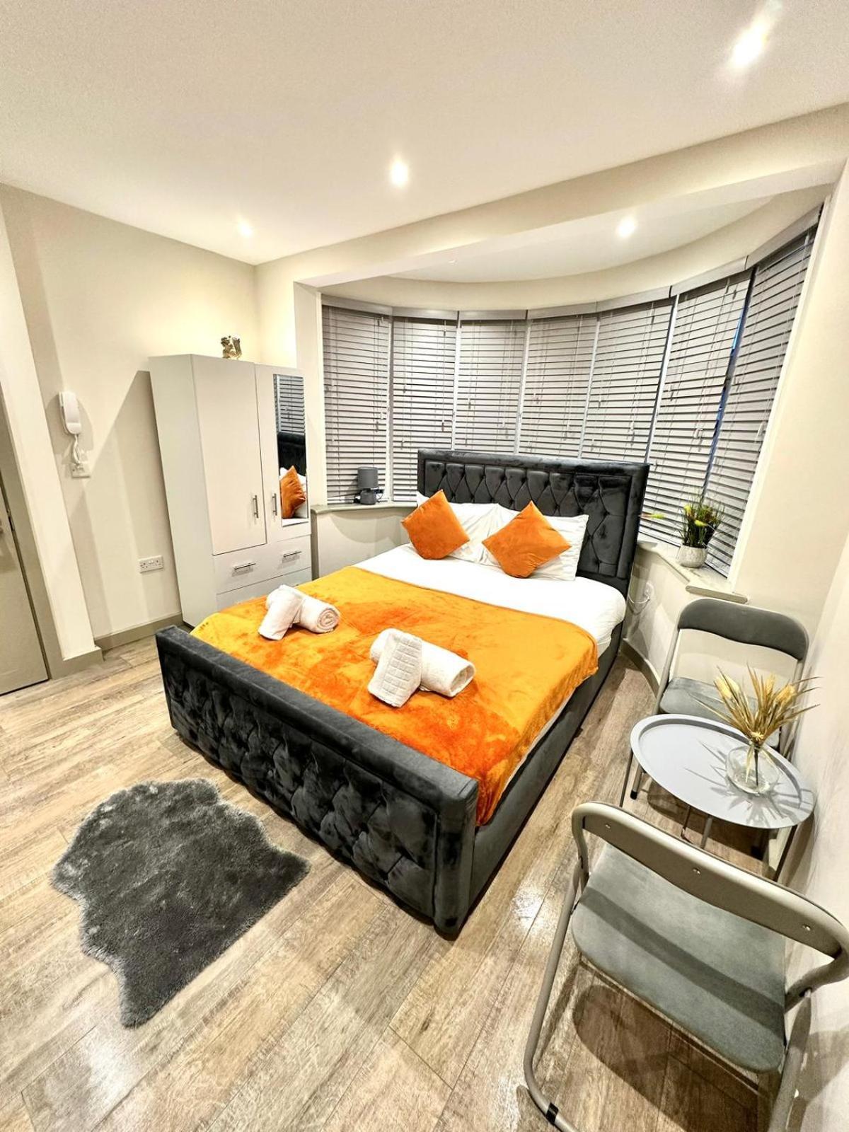 Guest house Harrow Suites Ha3 London