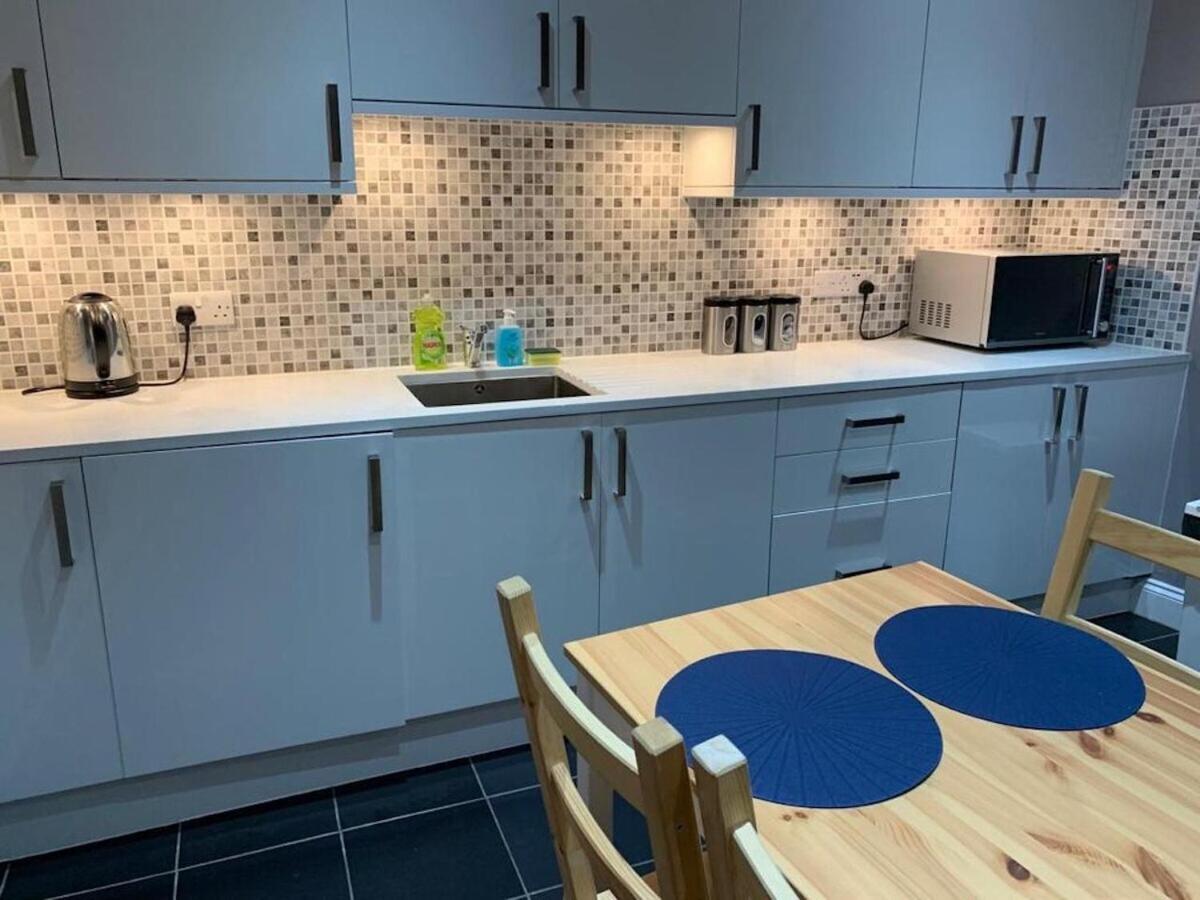 Wood Budget - Next To Mall & Metro Station - 10 Min To Center Casa vacanze