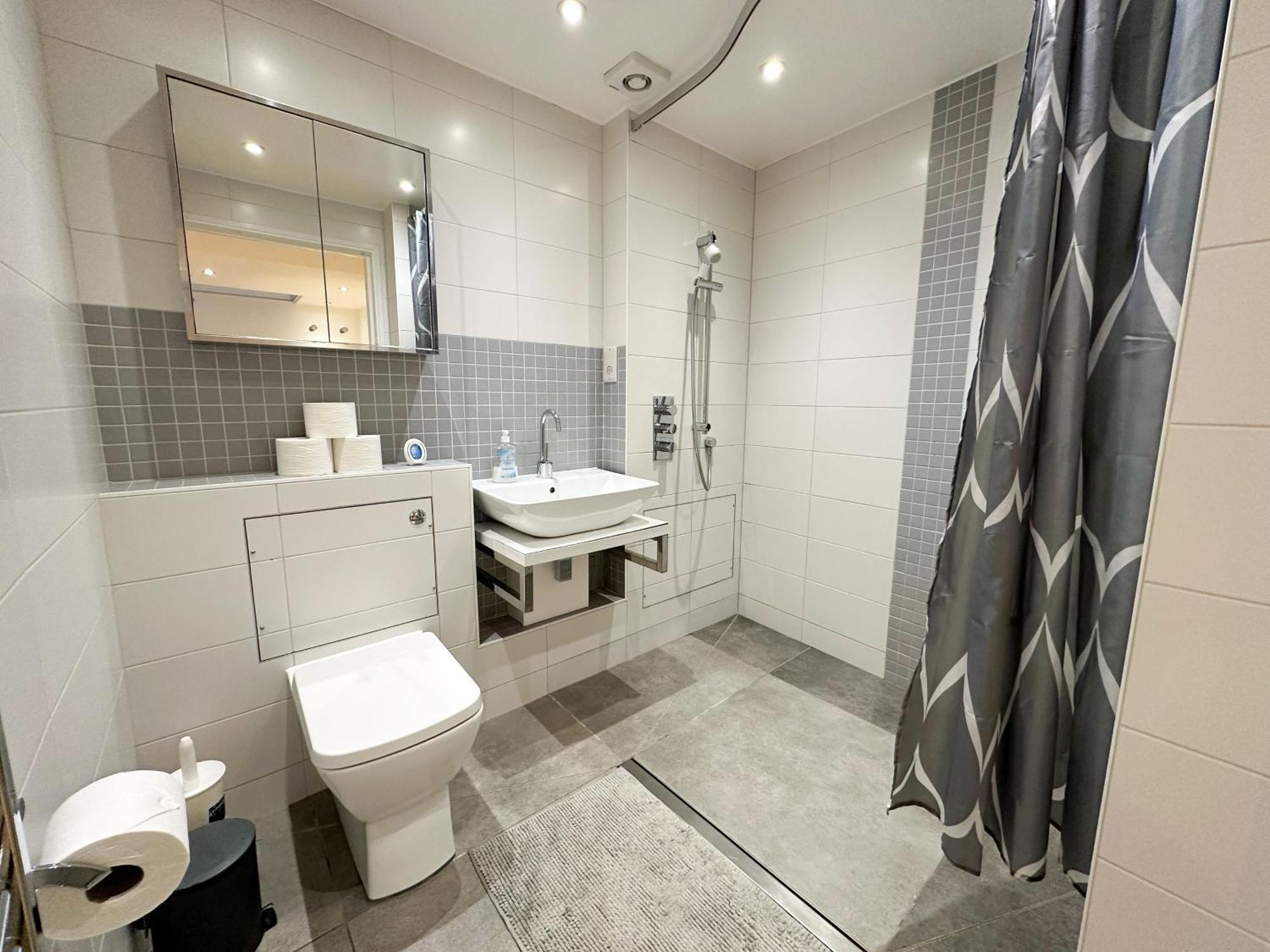 Chic 3 Bedroom Flat With Private Terrace In Holloway Near Finsbury Park * Londen