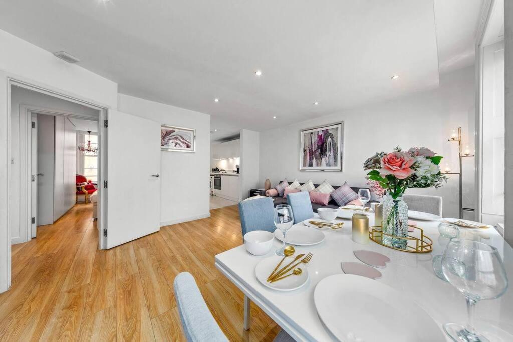 Lägenhet 3 Bedroom In Haymarket Sleep 10 Hy2 London