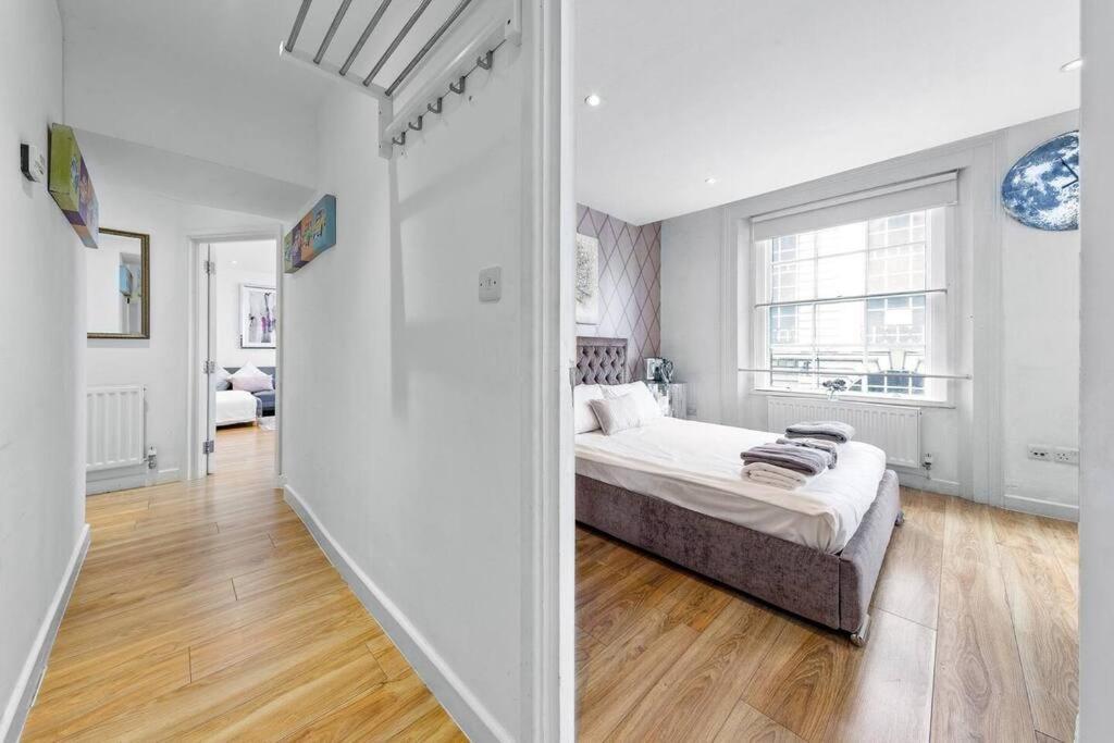 3 Bedroom In Haymarket Sleep 10 Hy2 Lägenhet London