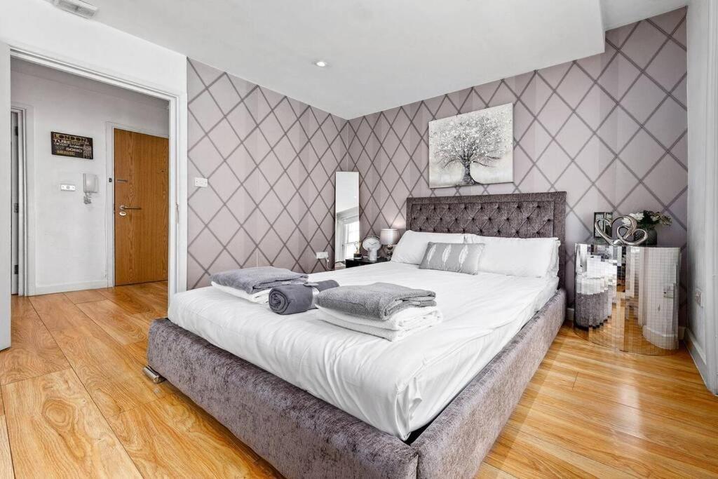 Lägenhet 3 Bedroom In Haymarket Sleep 10 Hy2