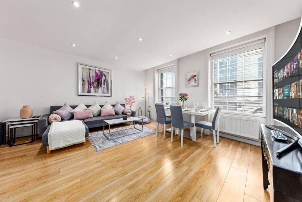 3 Bedroom In Haymarket Sleep 10 Hy2 Lägenhet *