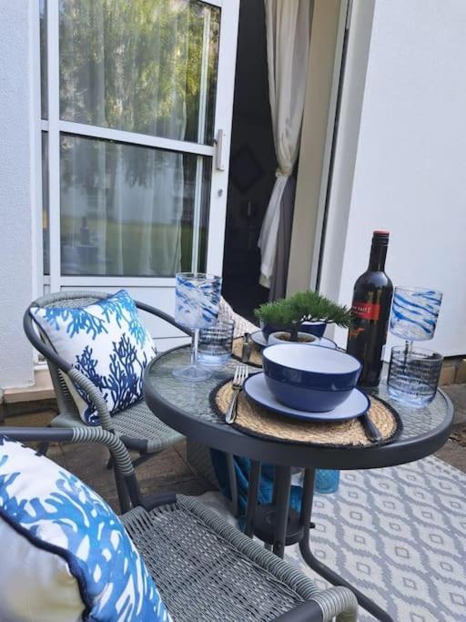 Docklands Riverside Apartment