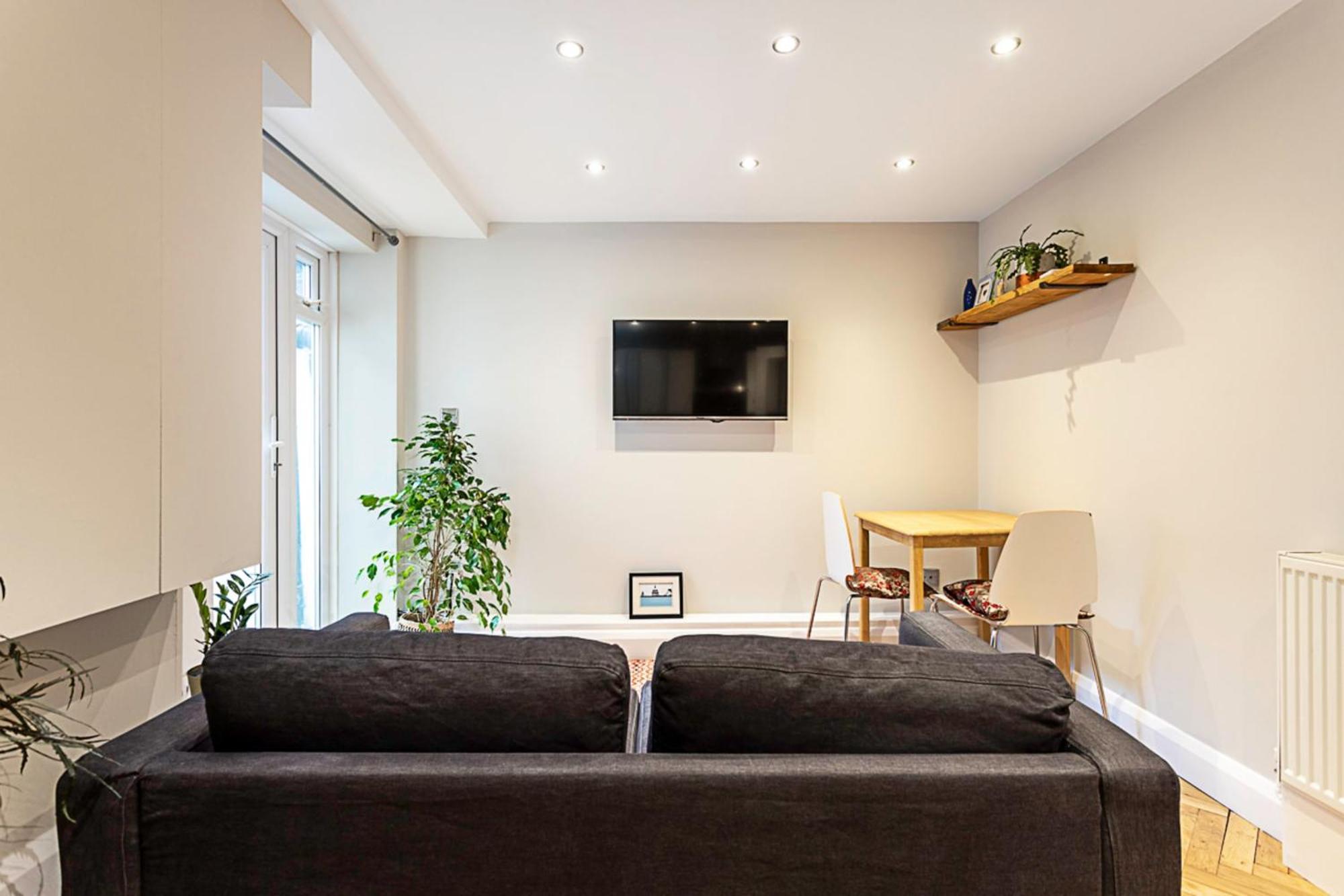 Cosy Garden Flat In Prestigious Residential Area Appartamento