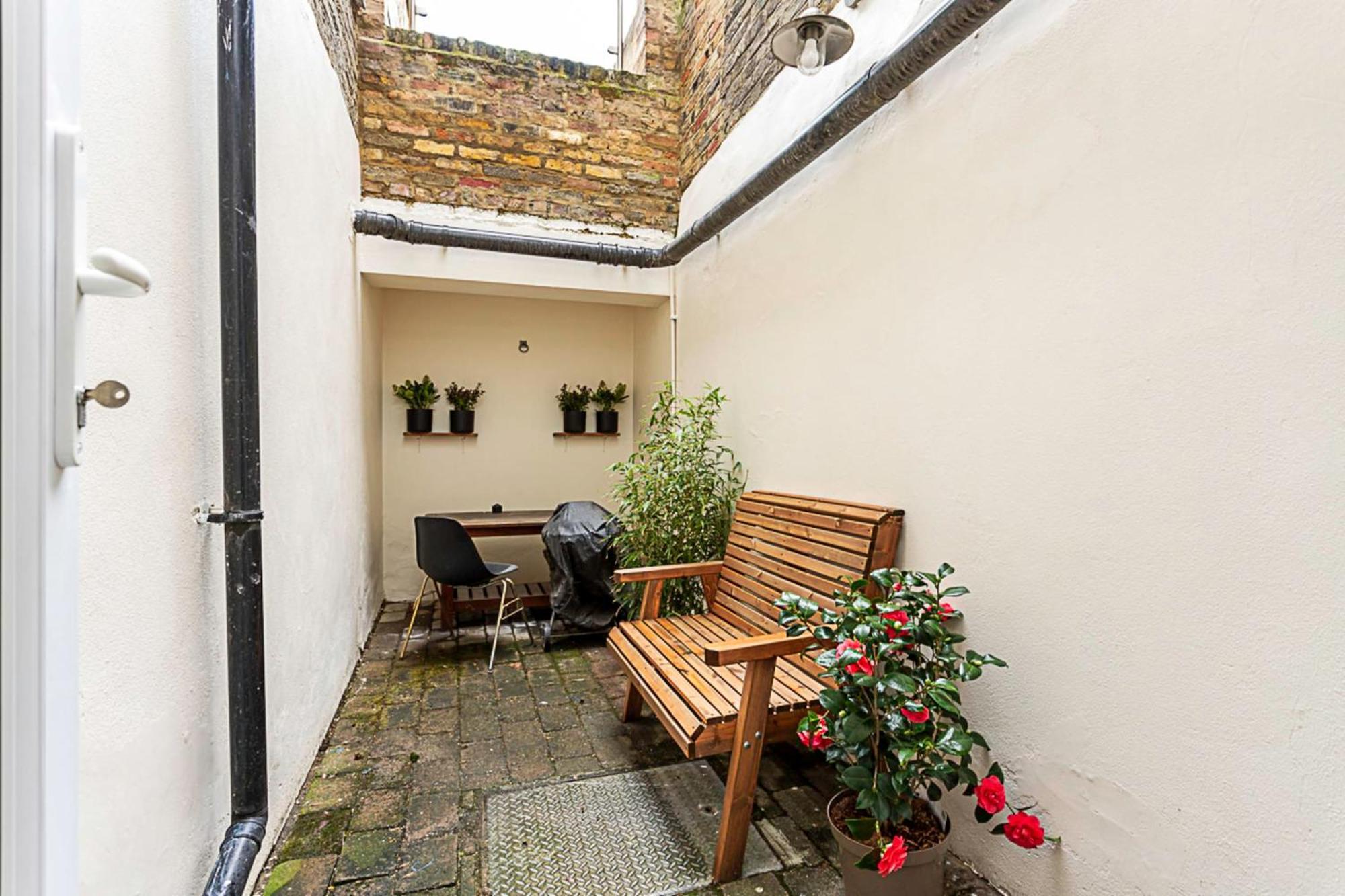 Cosy Garden Flat In Prestigious Residential Area Appartamento *
