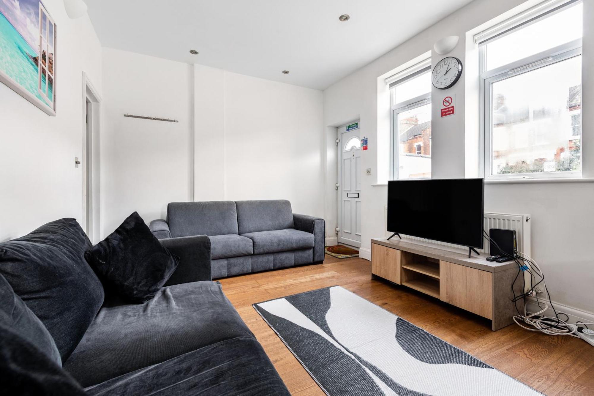 Appartamento Spacious 2 Bed 2 Bath With Free Parking For 2 Cars And Underground Station Zone 2 For Quick Access To Up To 10 Guests