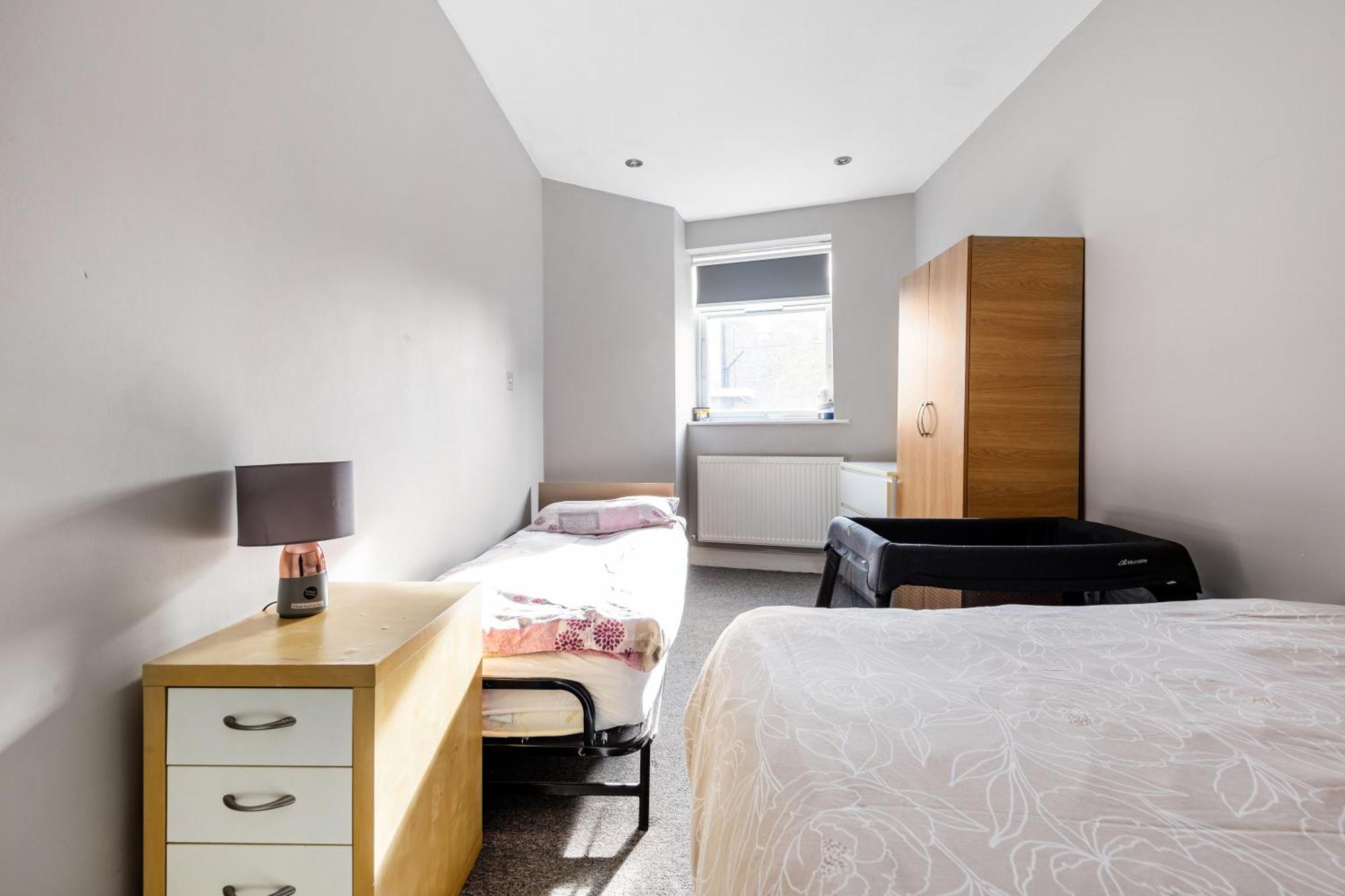 Appartamento Spacious 2 Bed 2 Bath With Free Parking For 2 Cars And Underground Station Zone 2 For Quick Access To Up To 10 Guests *