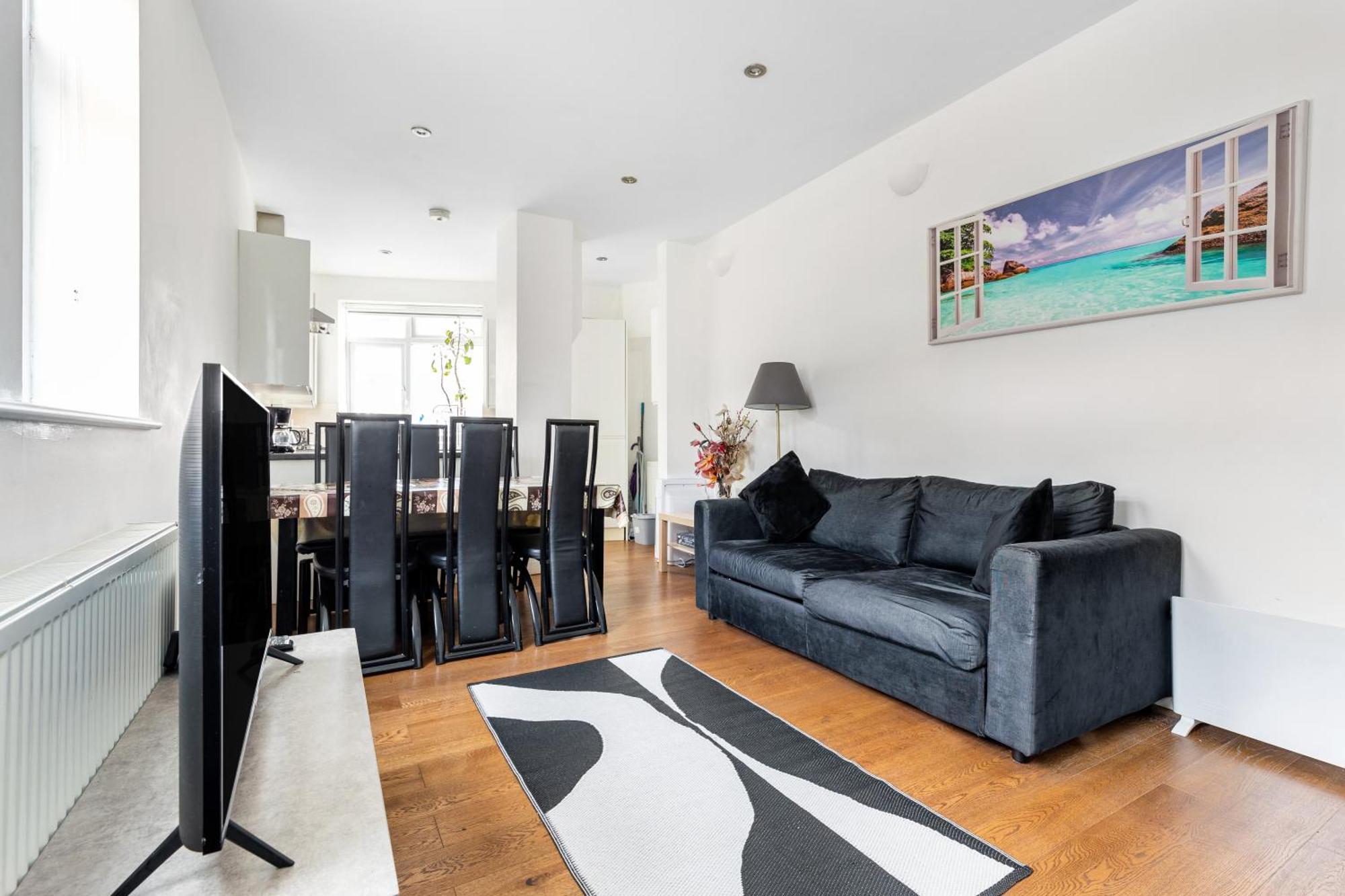 Spacious 2 Bed 2 Bath With Free Parking For 2 Cars And Underground Station Zone 2 For Quick Access To Up To 10 Guests Appartamento Londra