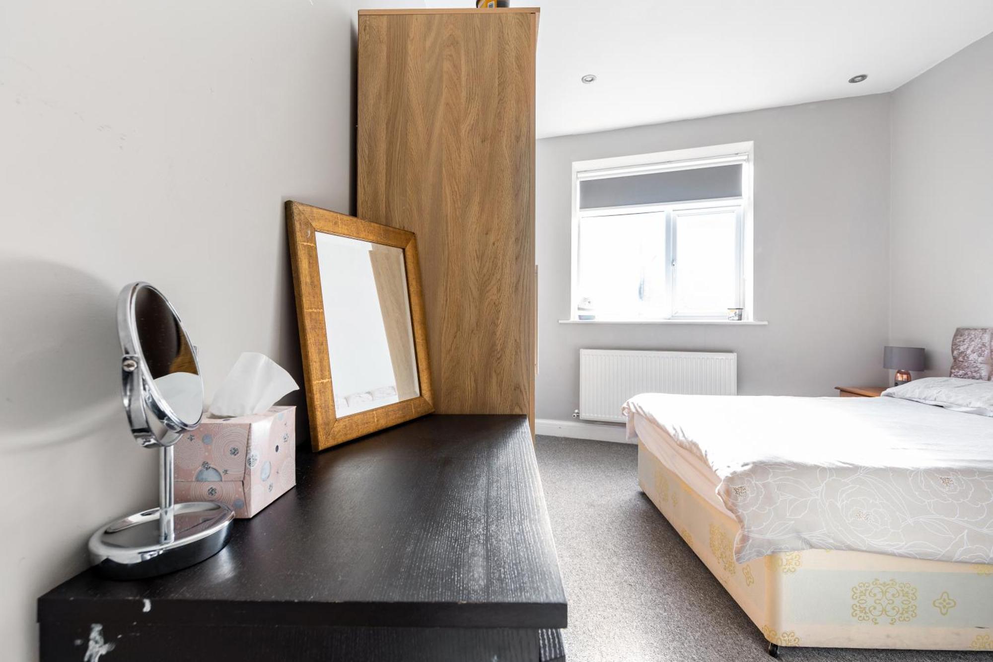 Appartamento Spacious 2 Bed 2 Bath With Free Parking For 2 Cars And Underground Station Zone 2 For Quick Access To Up To 10 Guests Londra