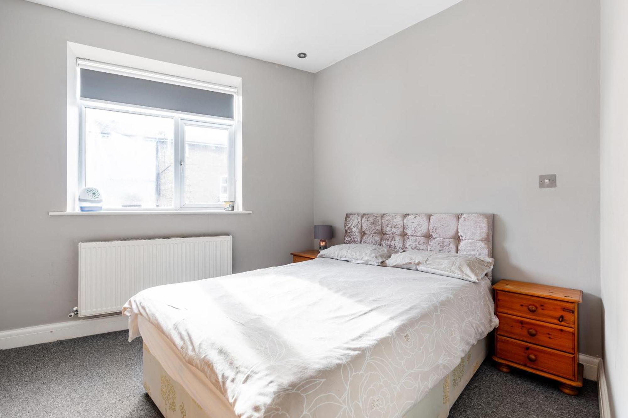 Appartamento Spacious 2 Bed 2 Bath With Free Parking For 2 Cars And Underground Station Zone 2 For Quick Access To Up To 10 Guests *