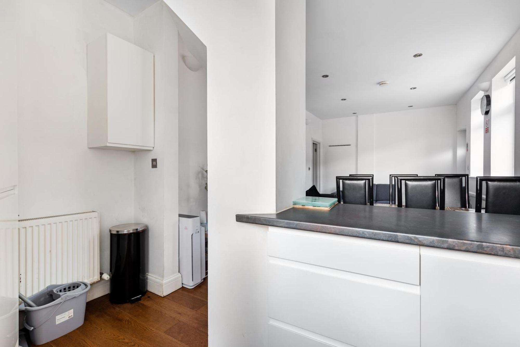 Appartamento Spacious 2 Bed 2 Bath With Free Parking For 2 Cars And Underground Station Zone 2 For Quick Access To Up To 10 Guests *