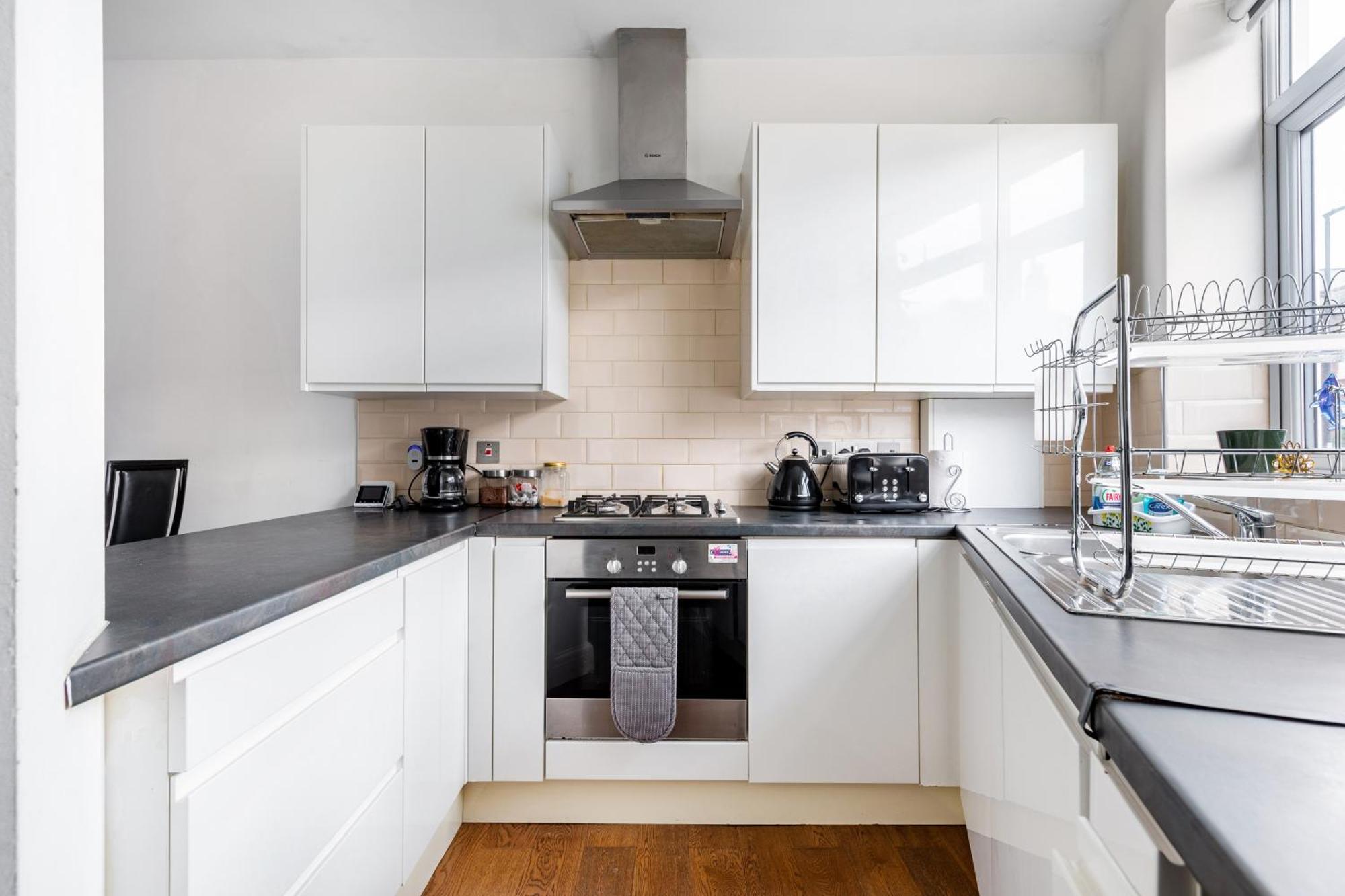 Appartamento Spacious 2 Bed 2 Bath With Free Parking For 2 Cars And Underground Station Zone 2 For Quick Access To Up To 10 Guests Londra