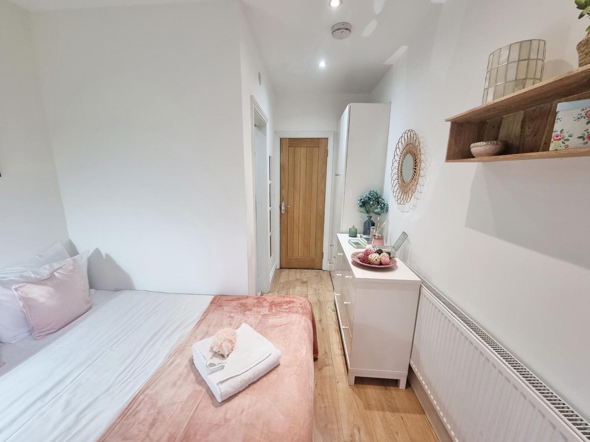 4bed/3bath 8min To Bridge Londra