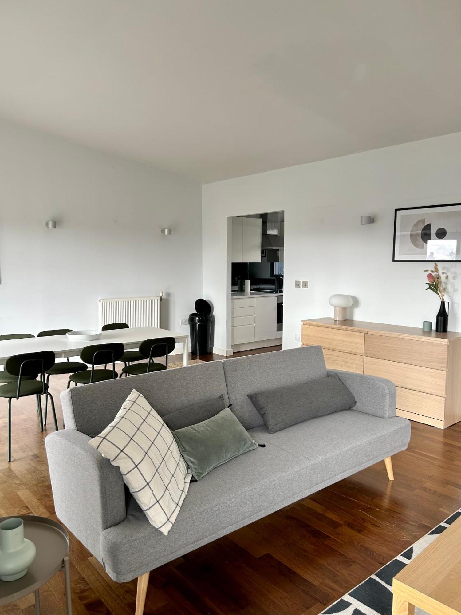 In Style: Modern 2-bed In Trendy Area Lägenhet