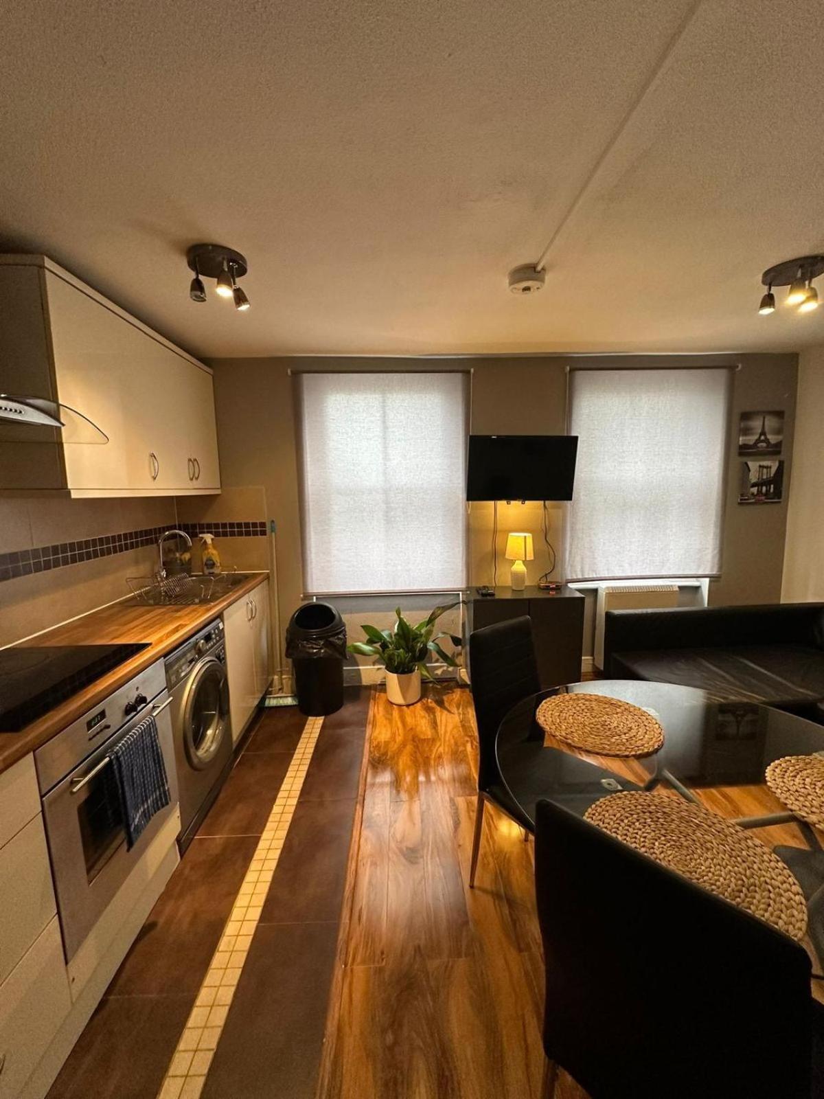 Lovely 2 Bedrooms Lägenhet *