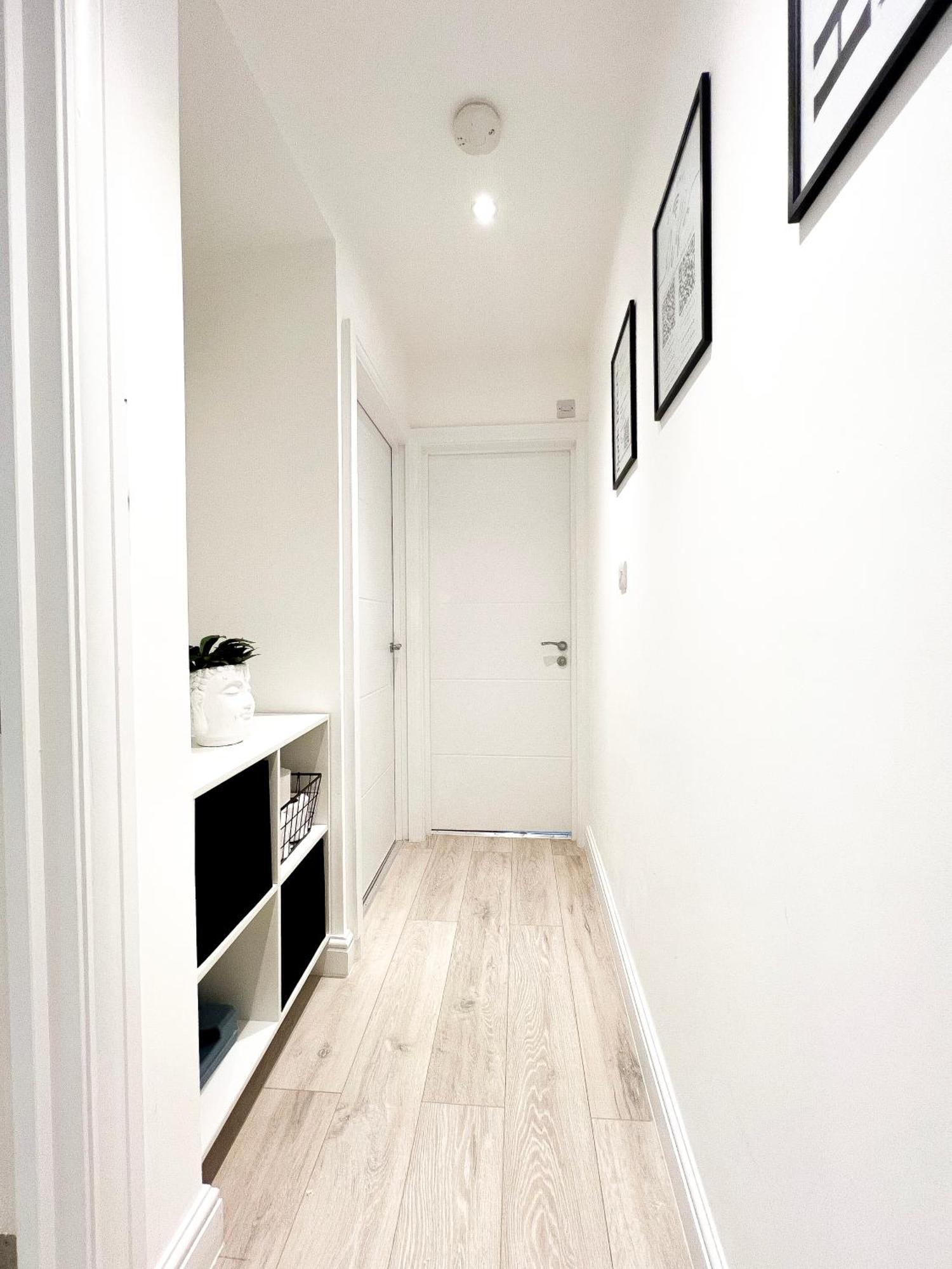 Wembley Luxury: Two-bedroom With Parking *