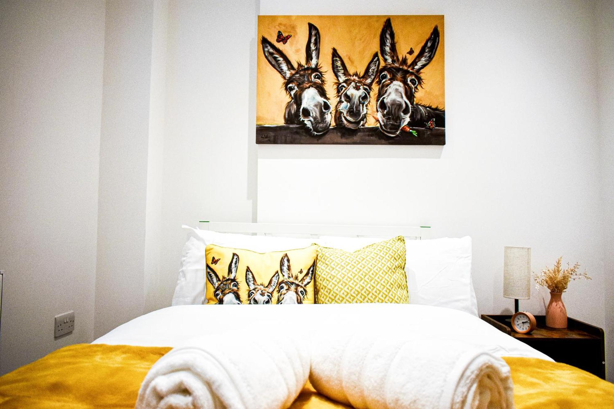Wembley Luxury: Two-bedroom With Parking * London