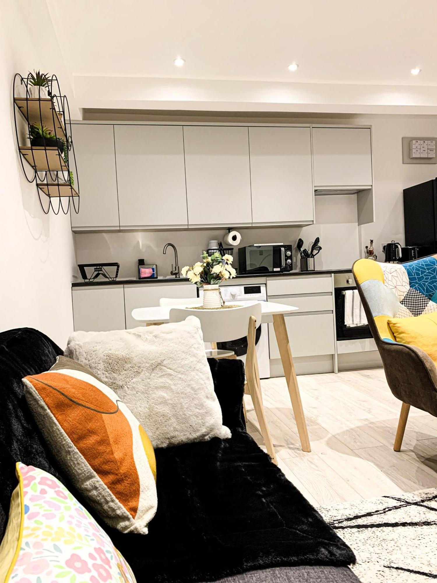 Luxury House With 2 Bedrooms Free Driveway Parking Close To Central Wembley Stadium And Shopping Malls Appartement