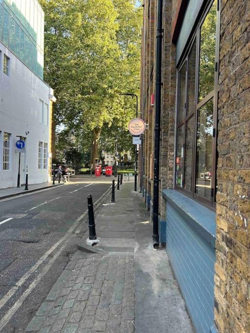 1 Bed Flat With View Of Vibrant Hoxton Square Appartement Londen