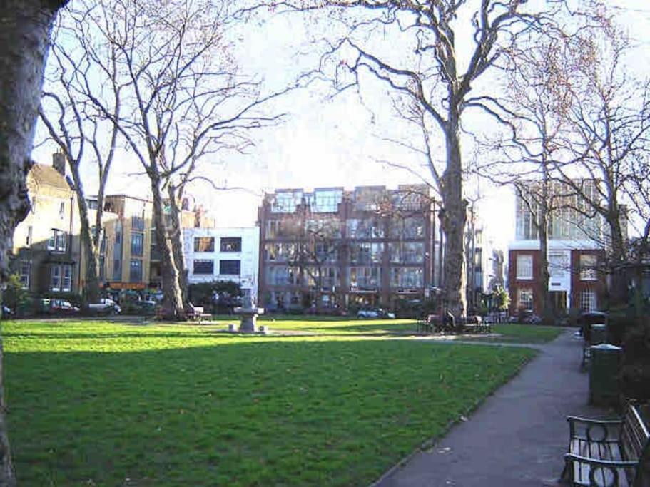 1 Bed Flat With View Of Vibrant Hoxton Square Appartement