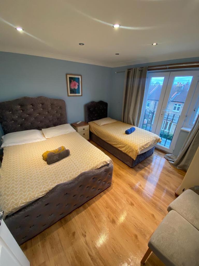 3 Bedroom - Ealing Londra