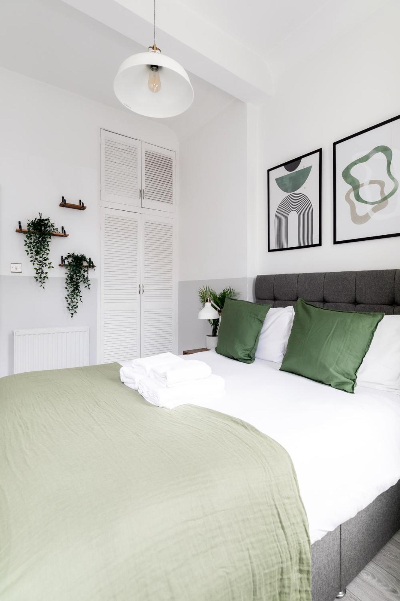 Modern Kensington Apartment