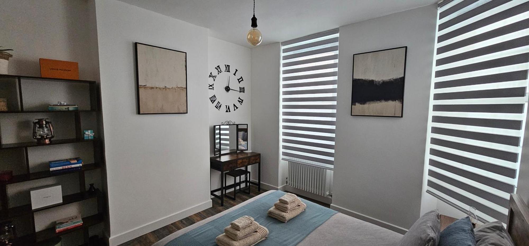 Privat overnatting Tower Bridge Spacious King Bedroom With Extra Large Windows