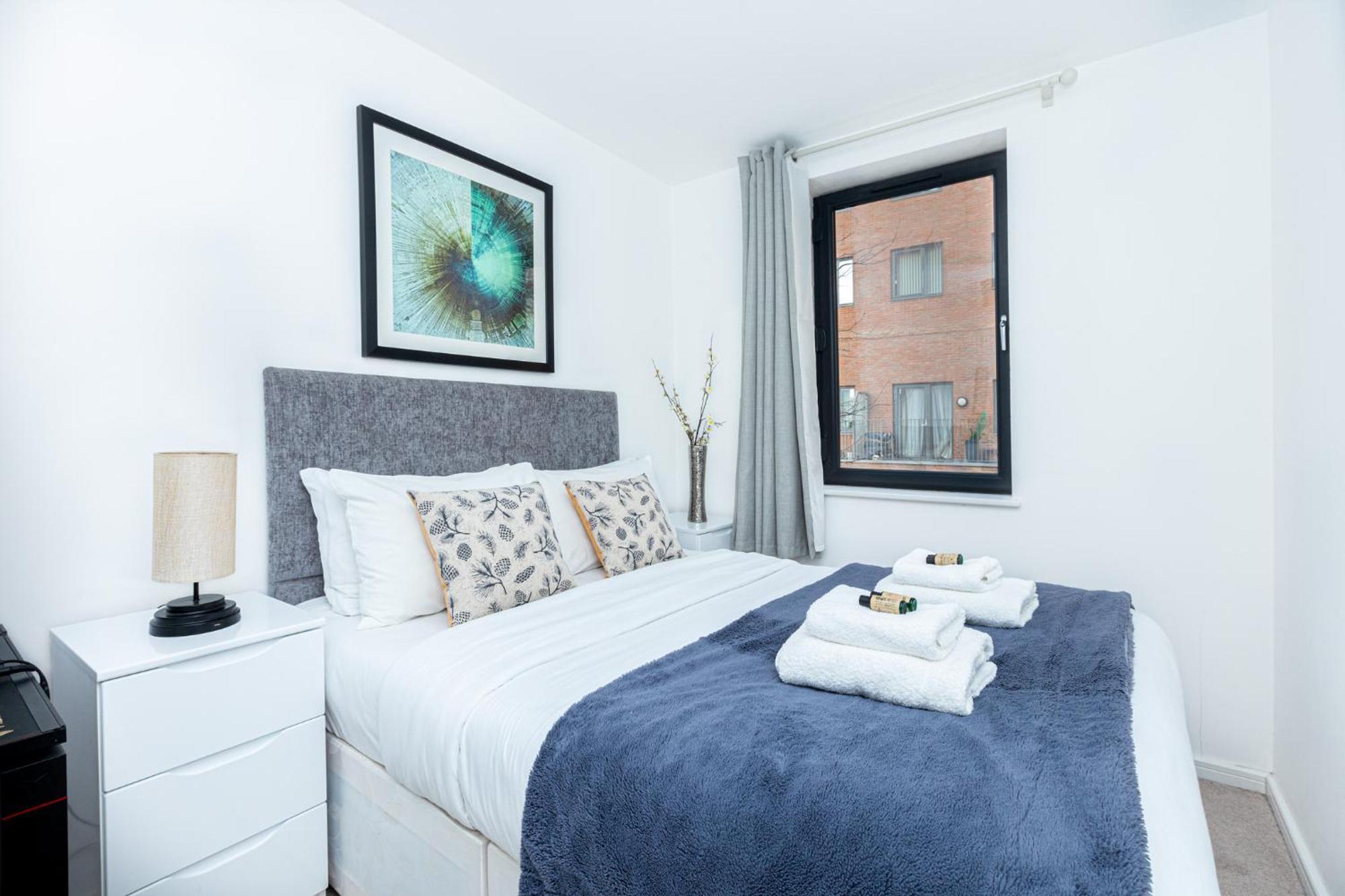 Apartment Modern 2br Wpatio & Free Parking, Canning Town *