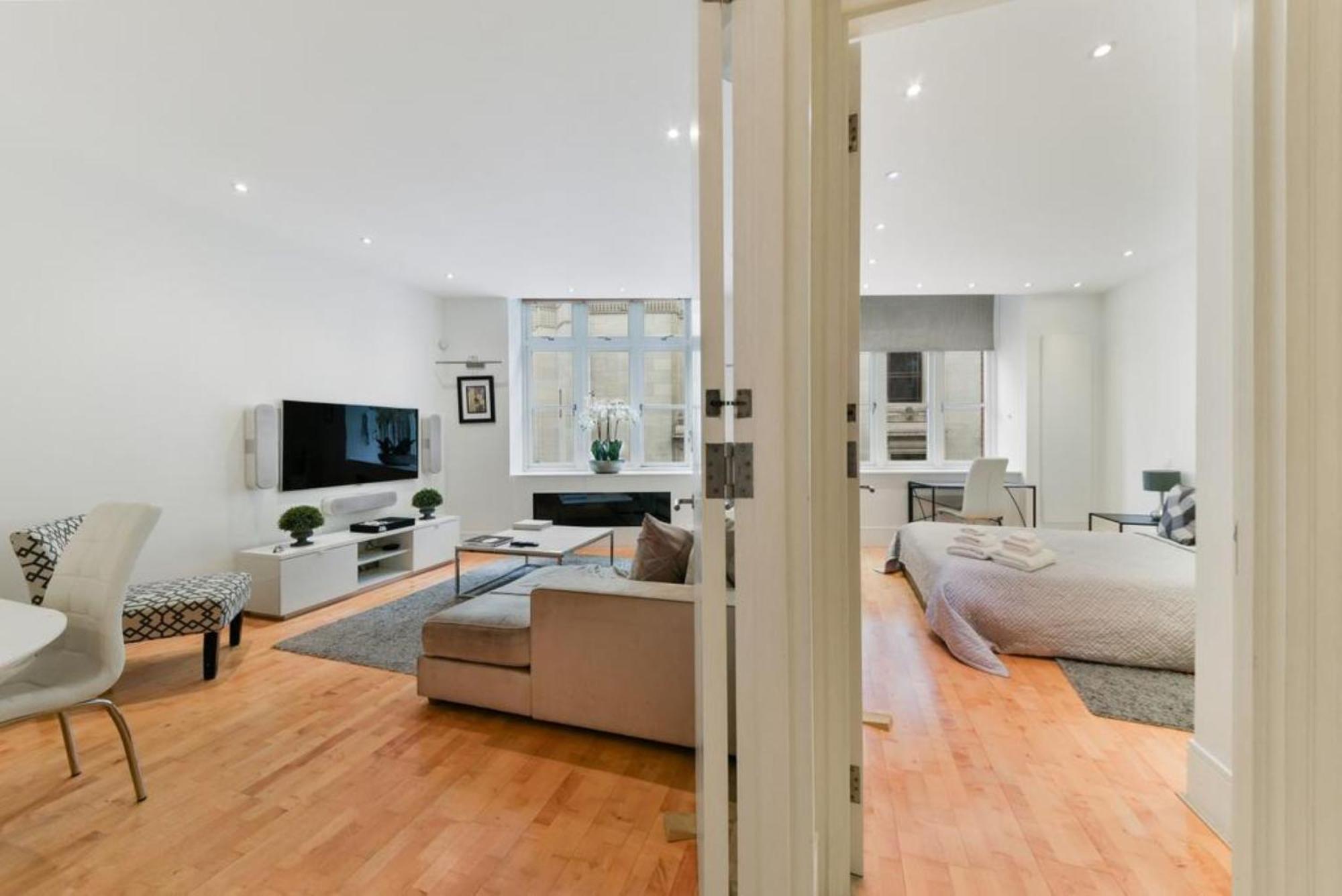 Best Mayfair Location With 2 Super King Beds Apartment