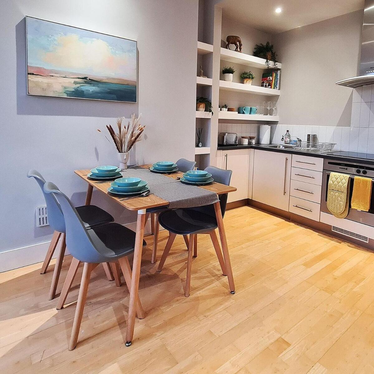 Appartamento 1-bed Apartment, Close To Kensington Olympia With Free Wi-fi & Netflix *