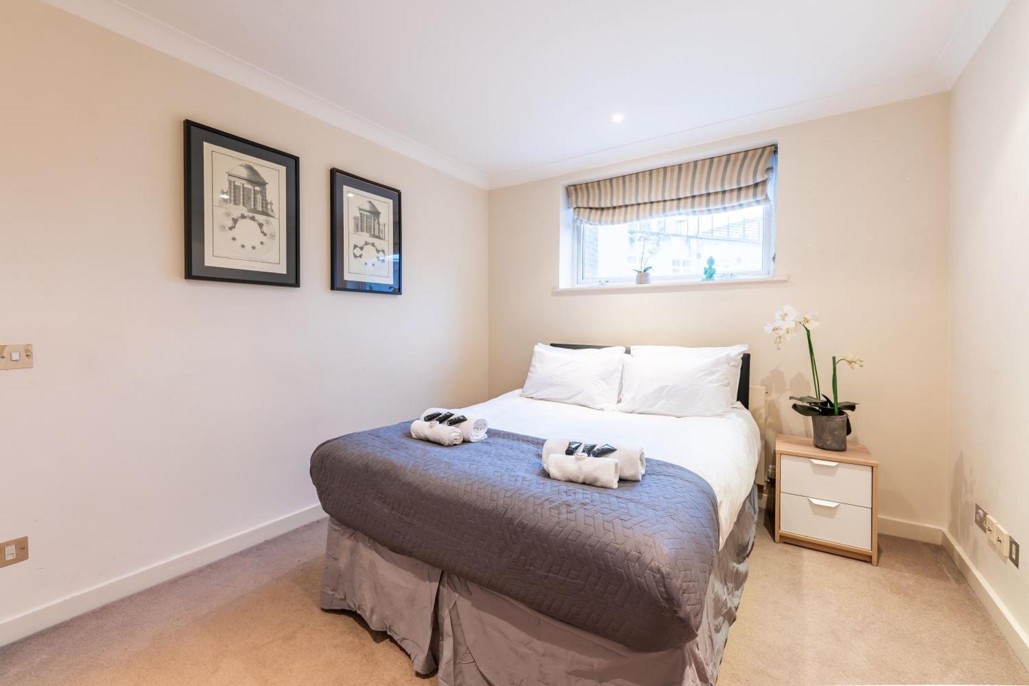 Luxury 6 Bedroom House In Southwick Street * Londra