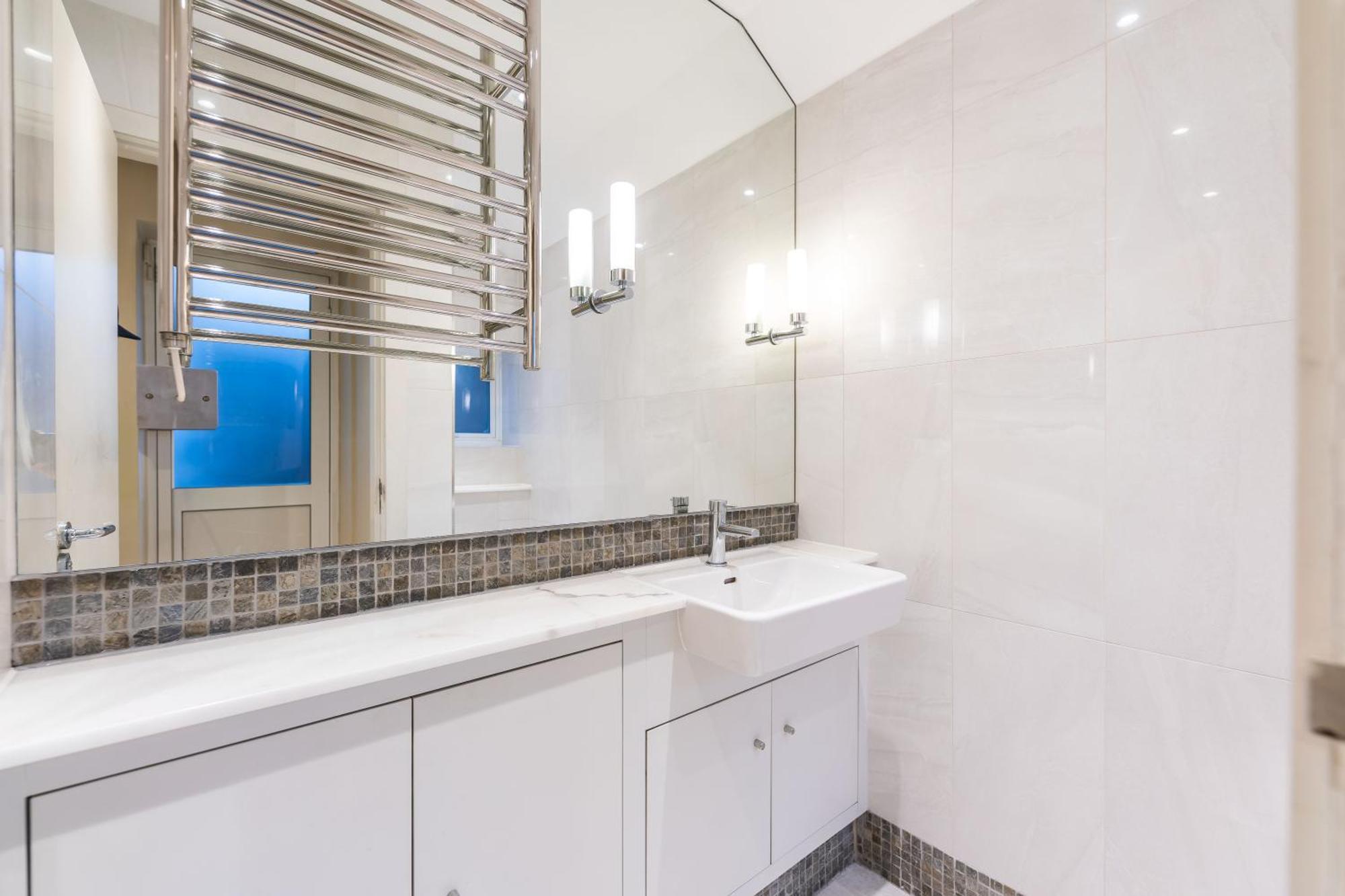 Luxury 6 Bedroom House In Southwick Street * Londra
