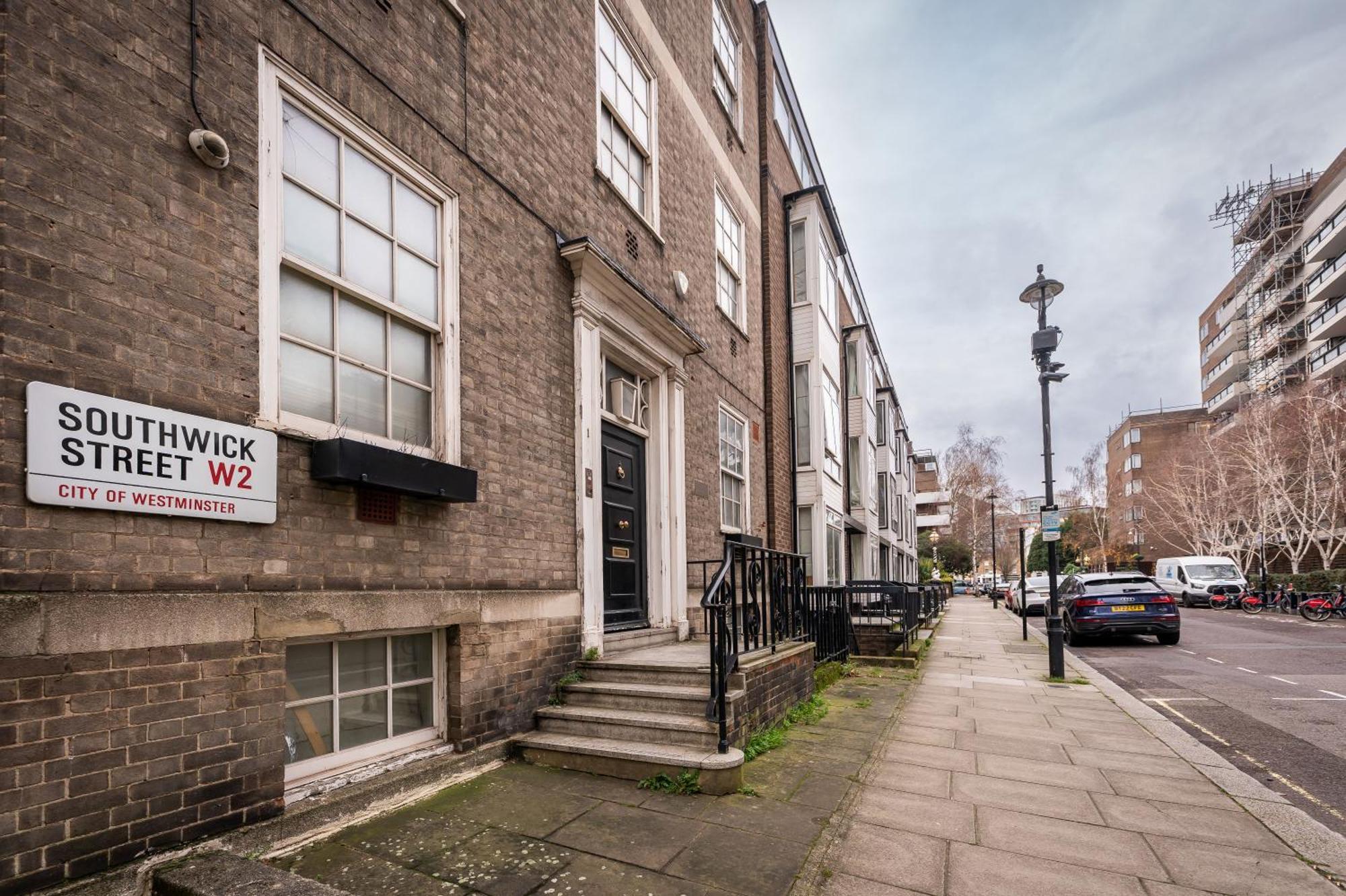 Luxury 6 Bedroom House In Southwick Street Londra
