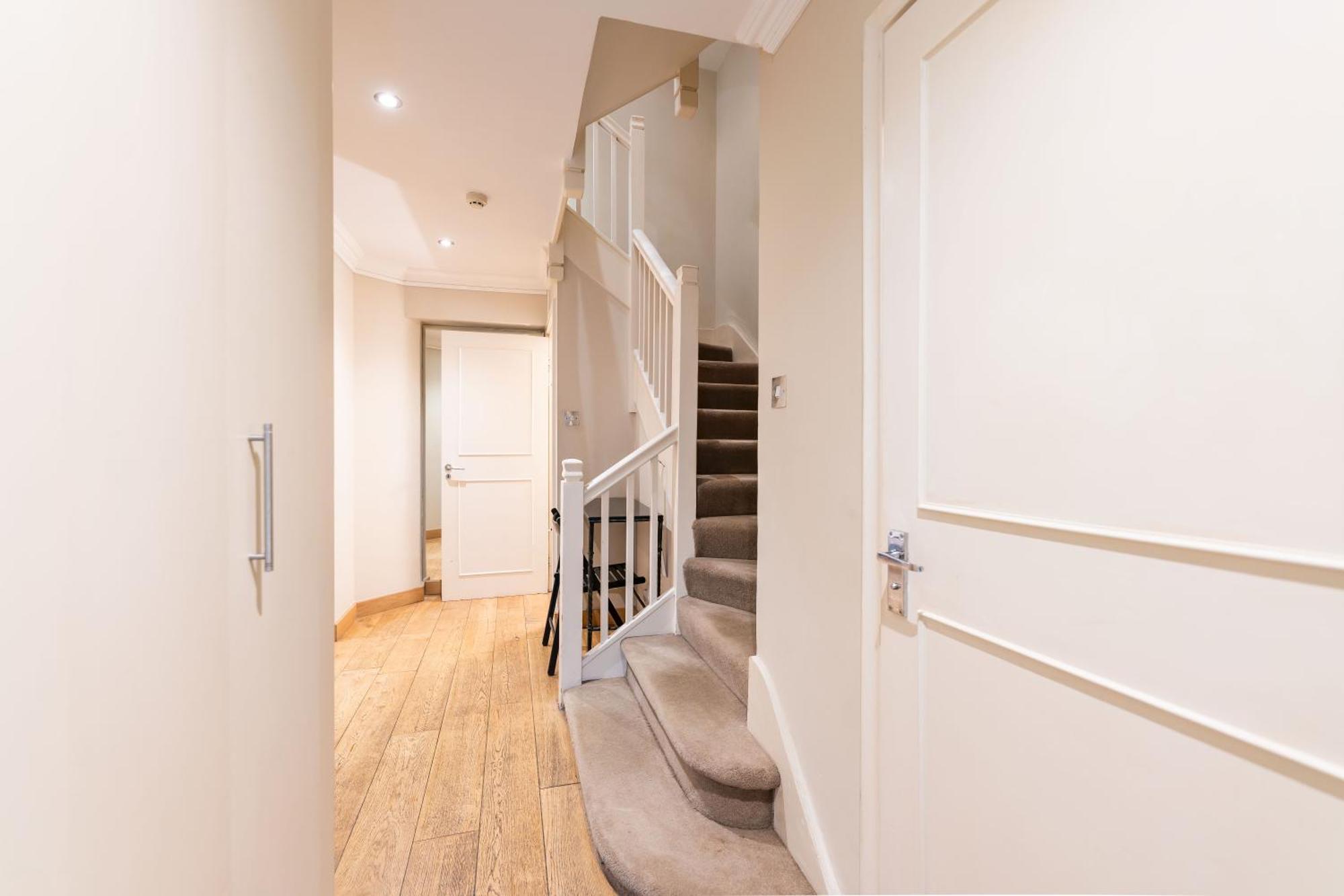 Luxury 6 Bedroom House In Southwick Street Appartamento *