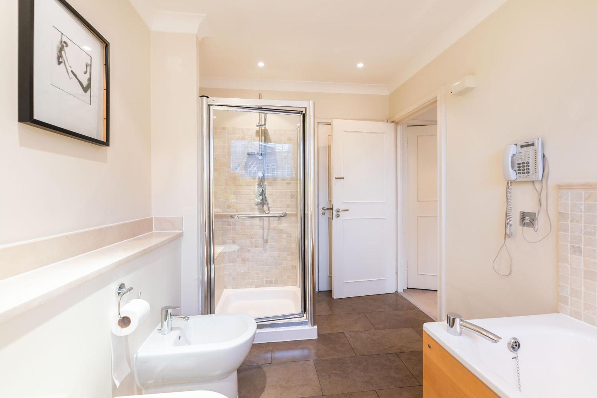 Luxury 6 Bedroom House In Southwick Street Appartamento Londra