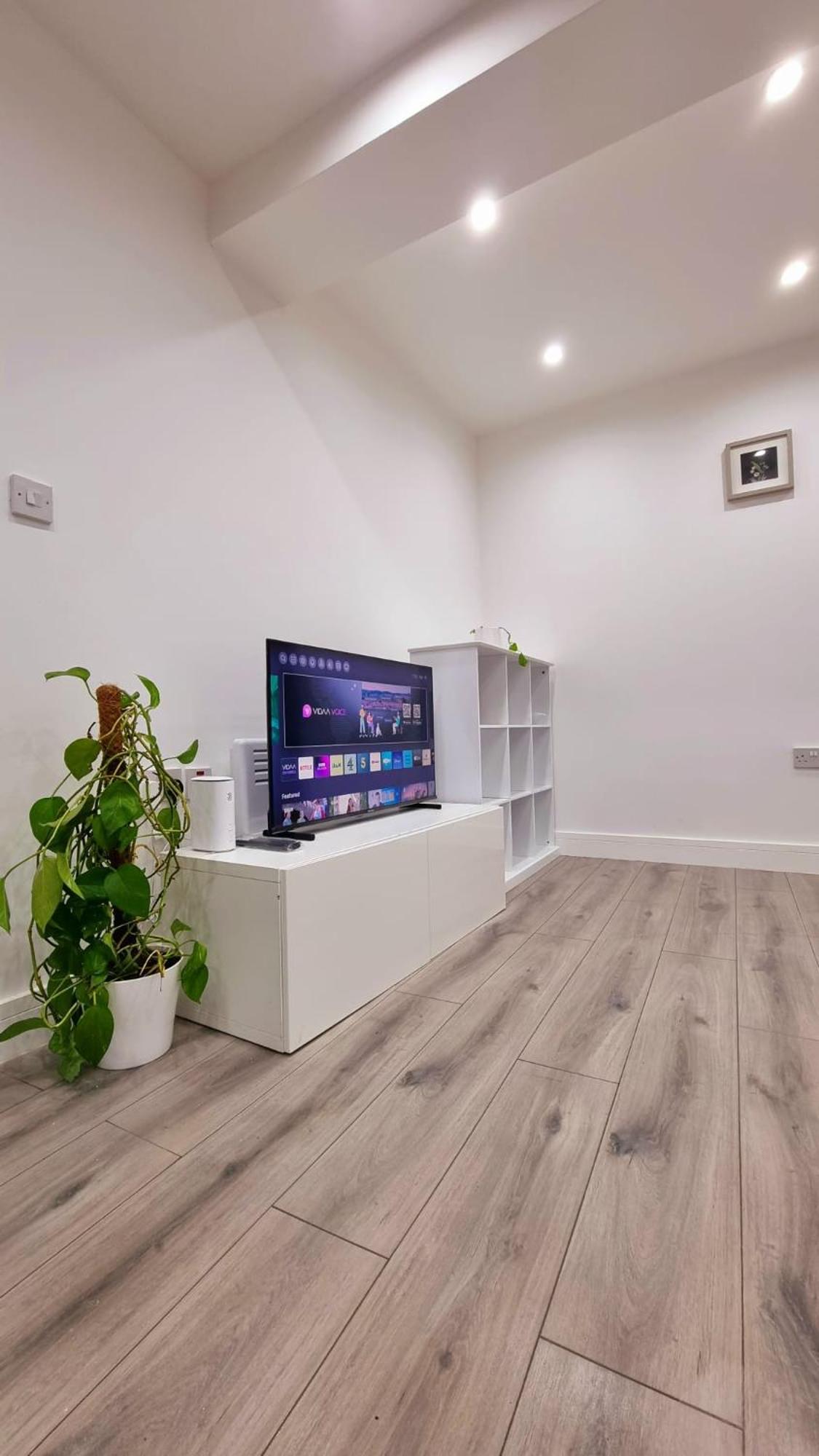 Brand New Flat Close To Turnpike Lane Tube Station * London