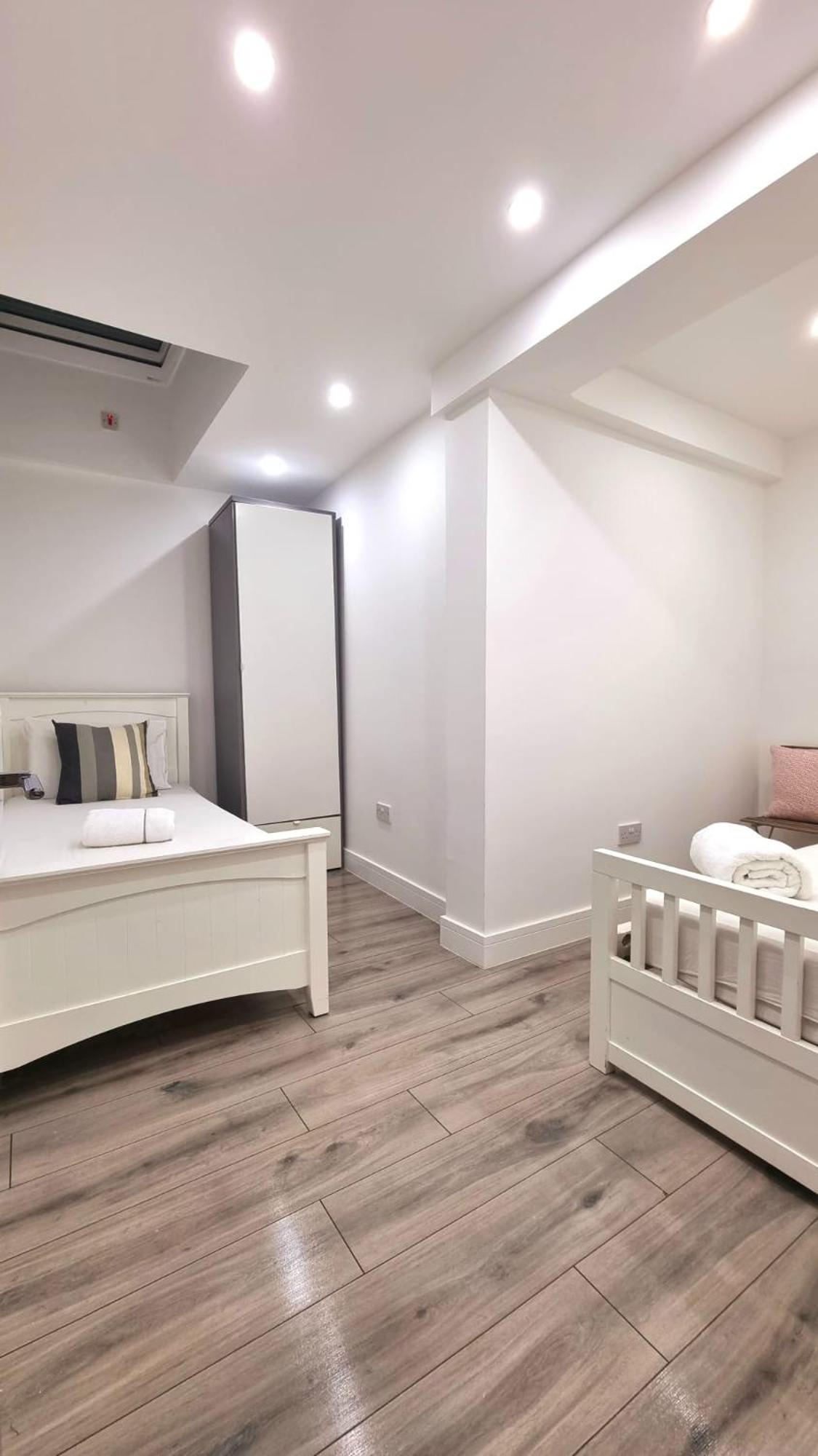 Brand New Flat Close To Turnpike Lane Tube Station London