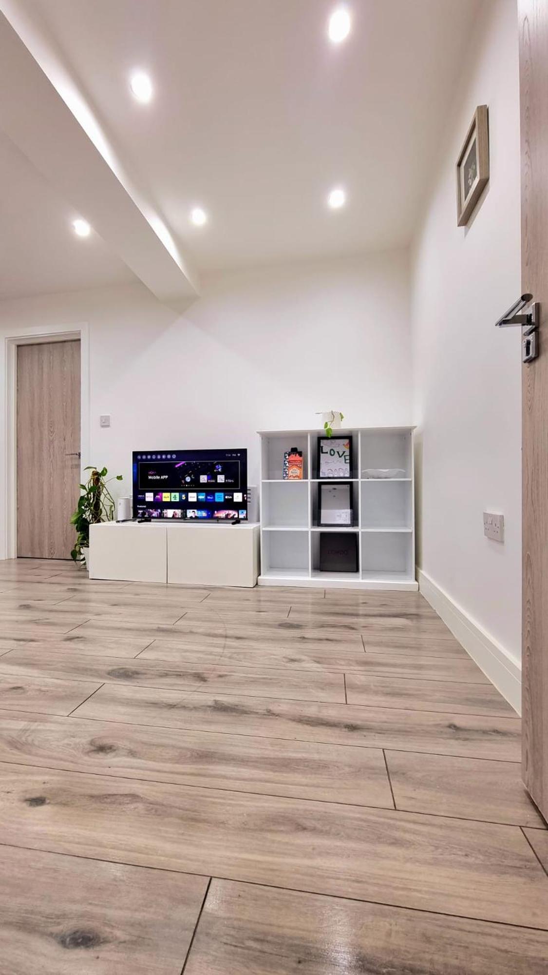Brand New Flat Close To Turnpike Lane Tube Station Apartment