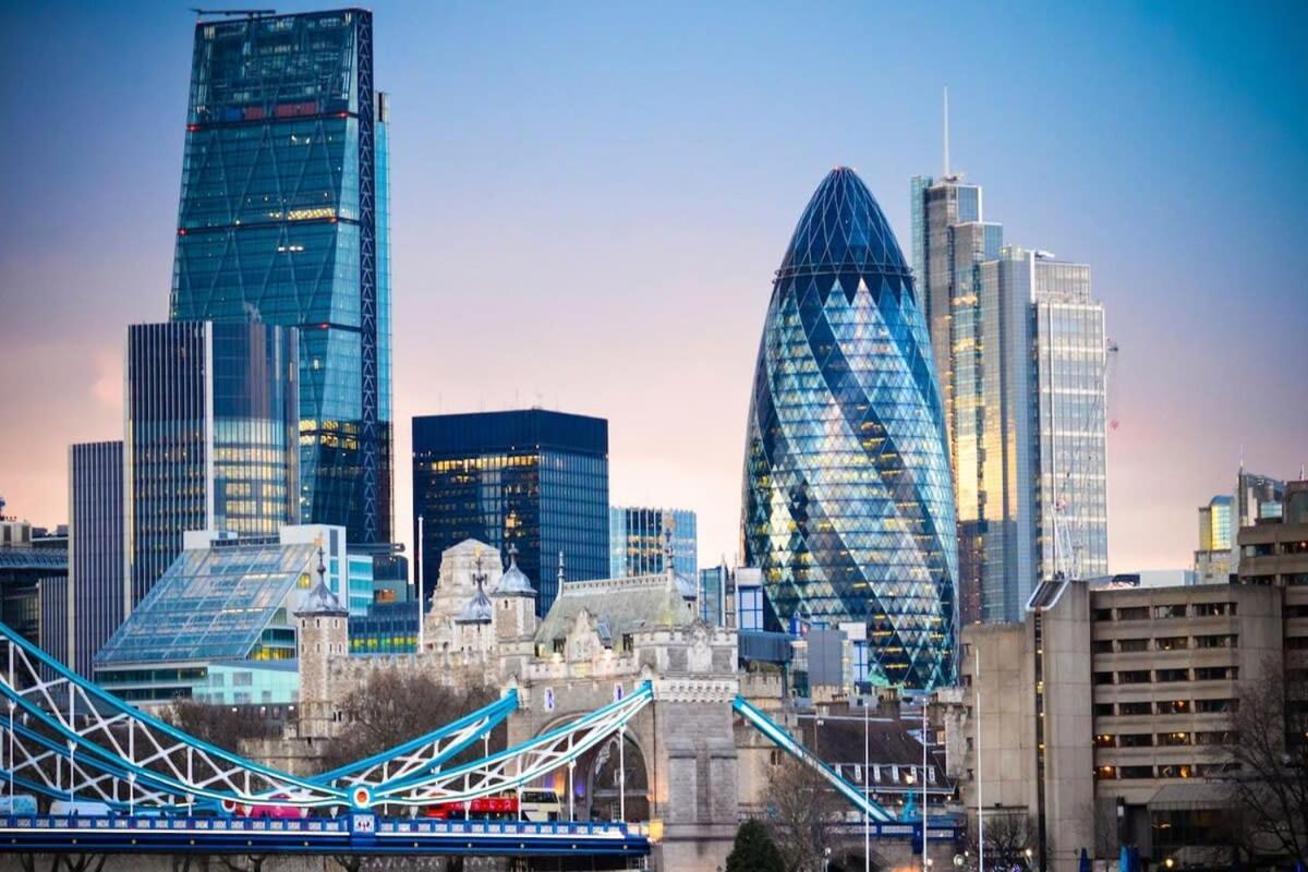 West End & Theatre-land 2 Beds & 2 Baths Apartment London