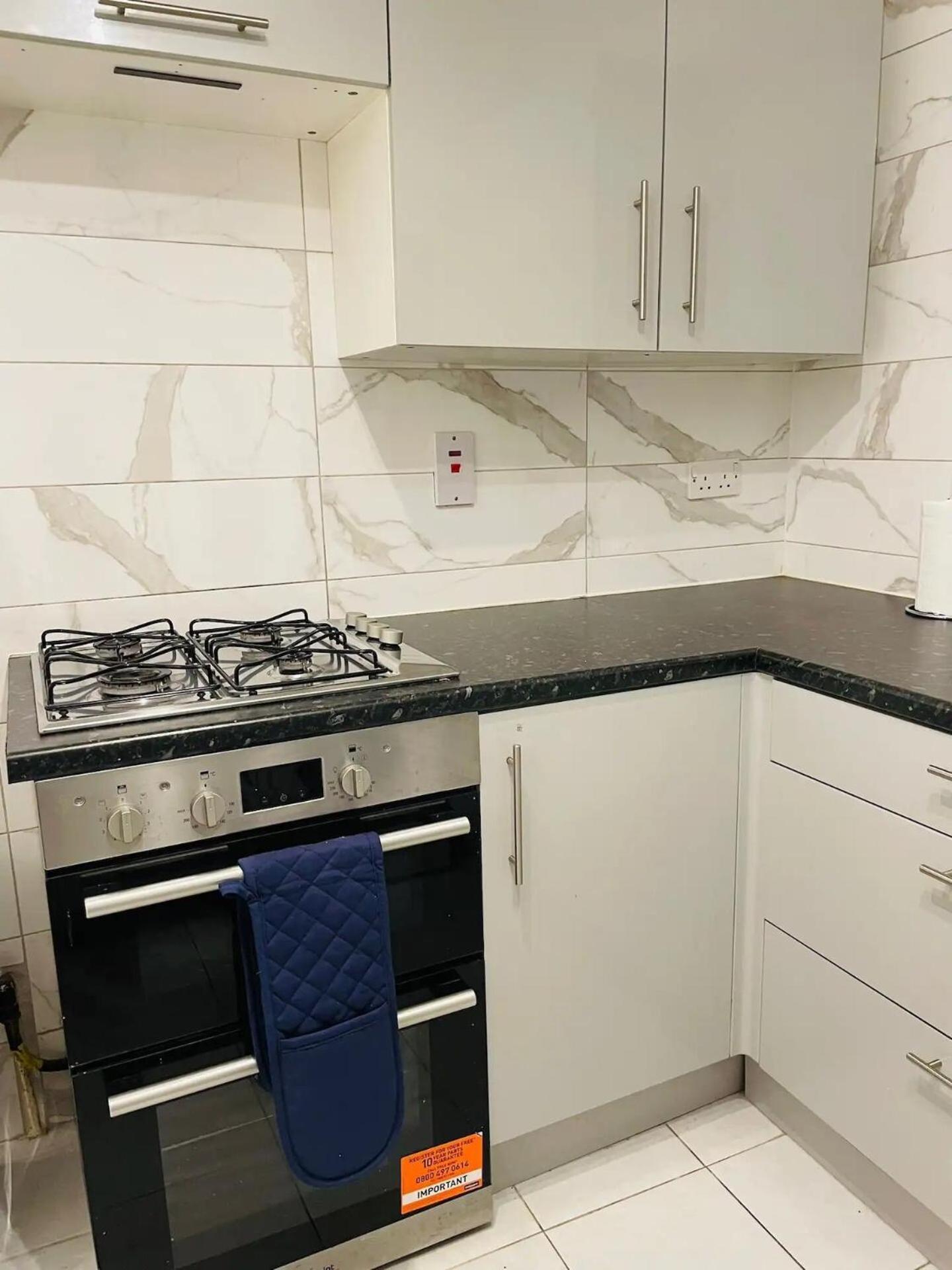 Well-preserved Cozy1br Flat In Lcy With Free Parking * Londra