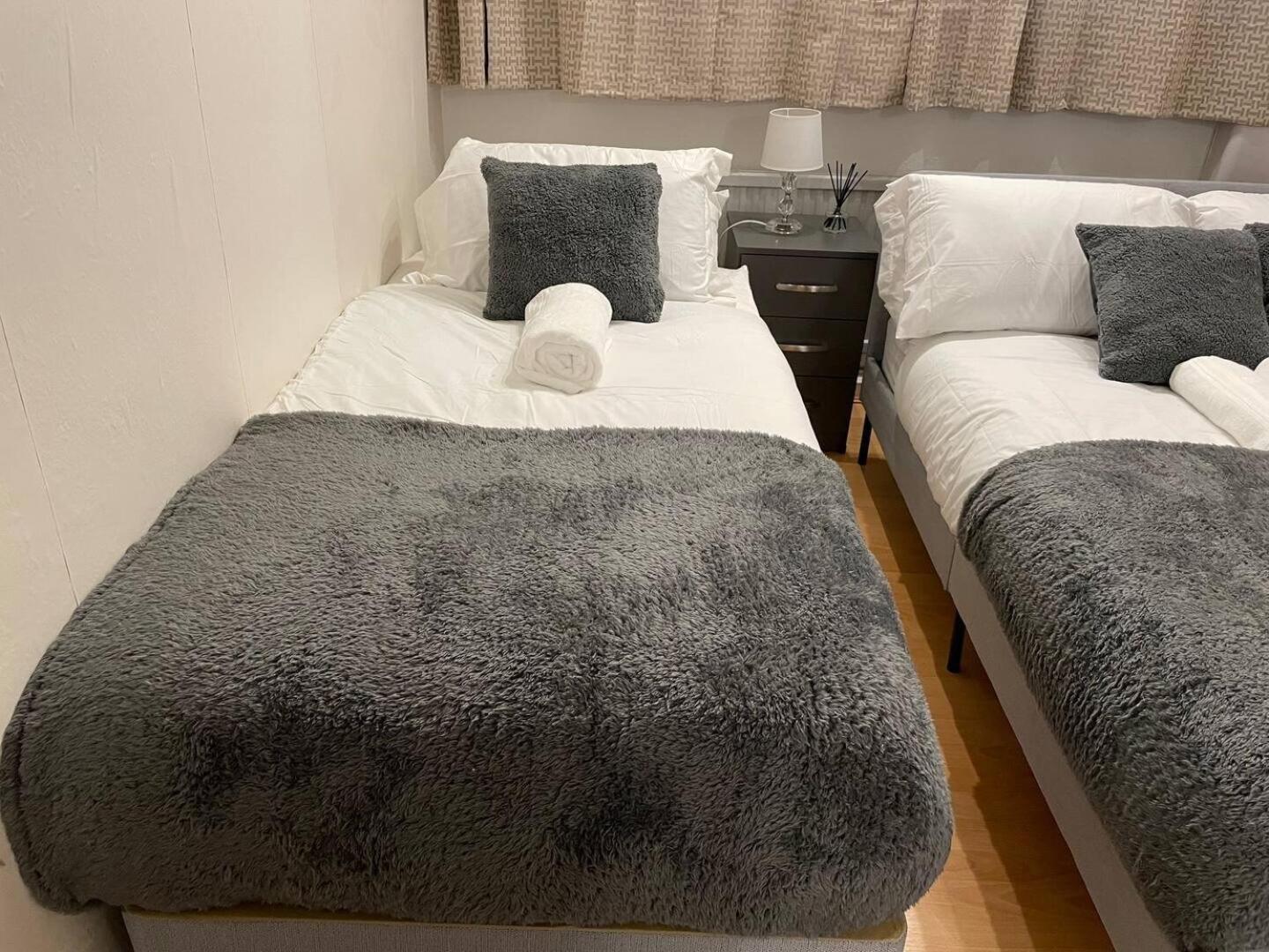 Well-preserved Cozy1br Flat In Lcy With Free Parking Appartamento