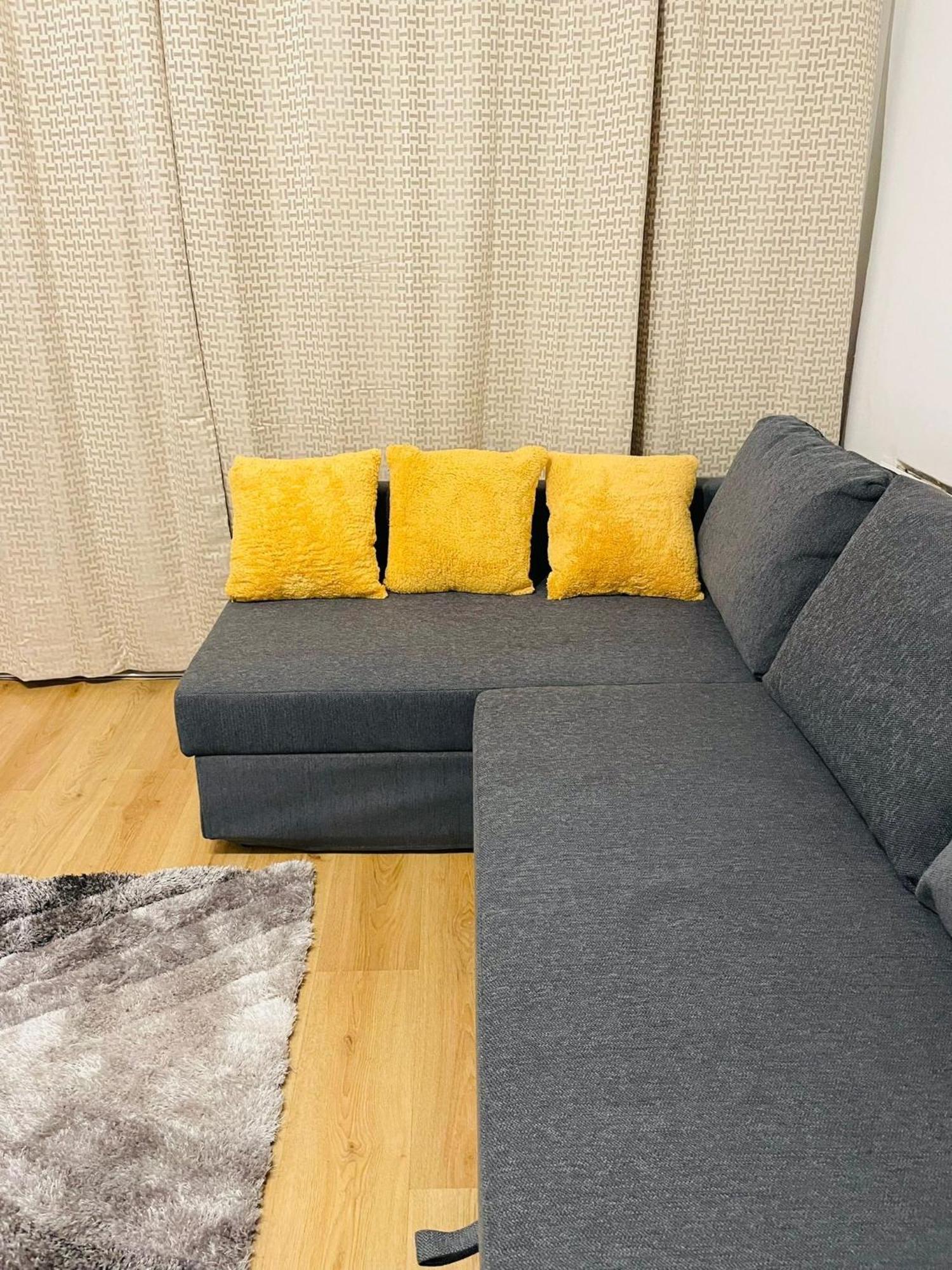 Well-preserved Cozy1br Flat In Lcy With Free Parking * Londra