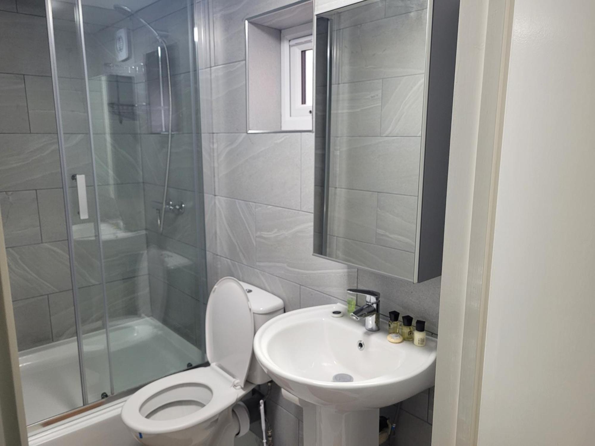 Lovely 2-bed Fully Refurbished House In Londen