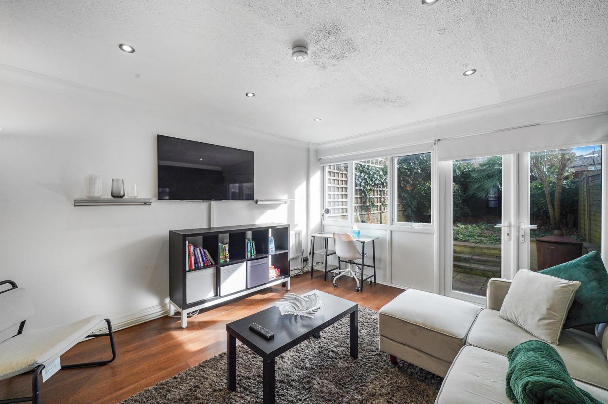 Semesterbostad Stylish 3 Bedroom House Close To Streatham Hill Station *