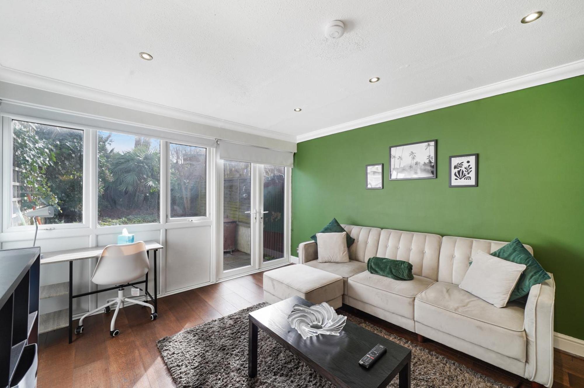 Stylish 3 Bedroom House Close To Streatham Hill Station Semesterbostad