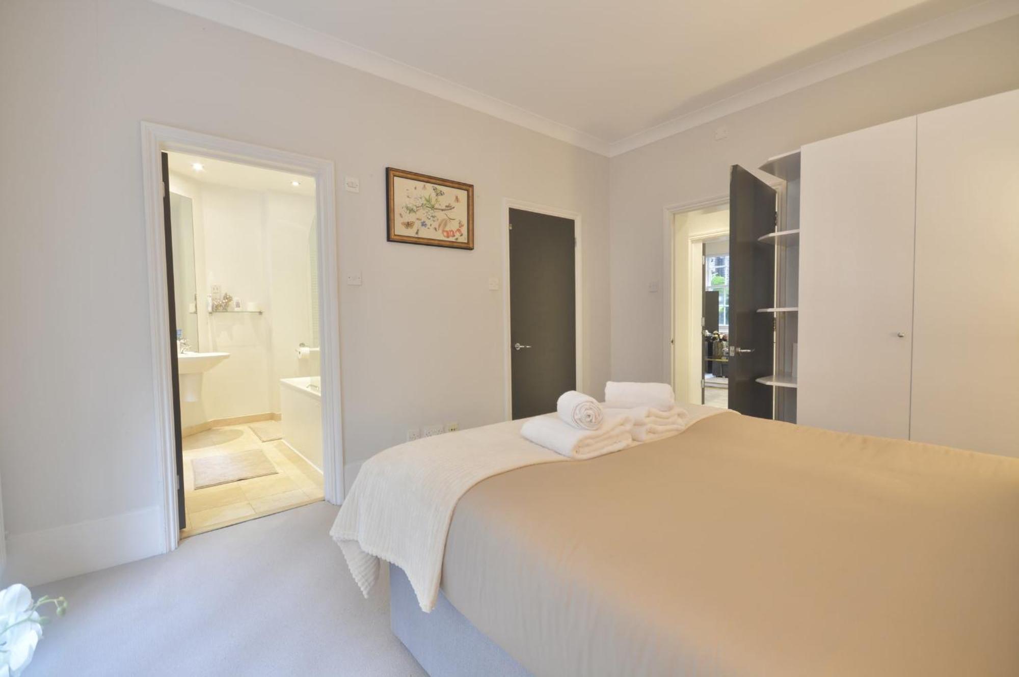Kensington Apartment, Breakfast, 2 Baths Appartement Londen