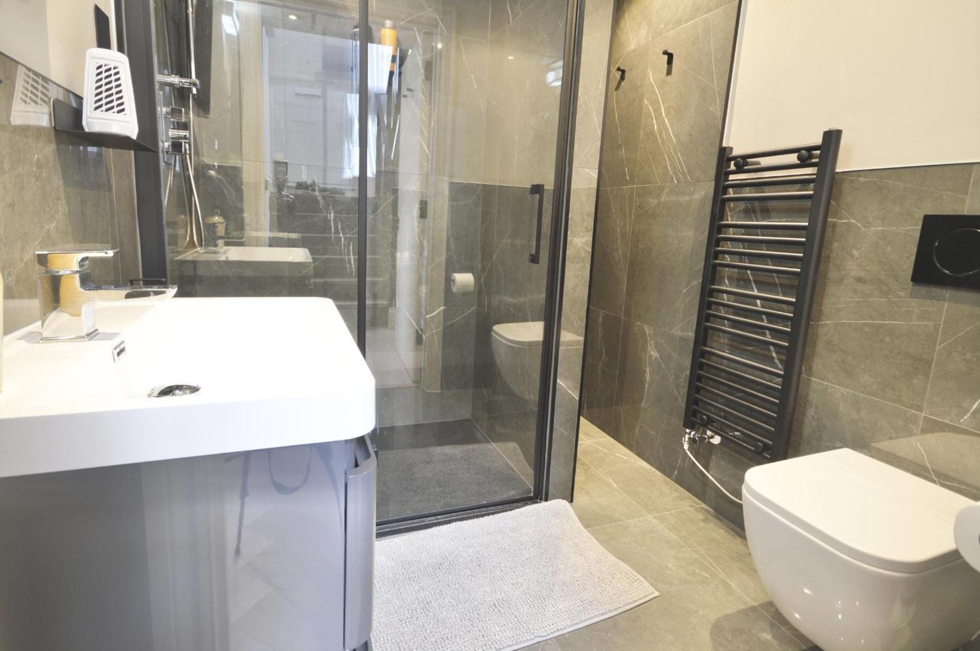 Fulham Townhouse, 2 Baths, Parking, Breakfast Leilighet London