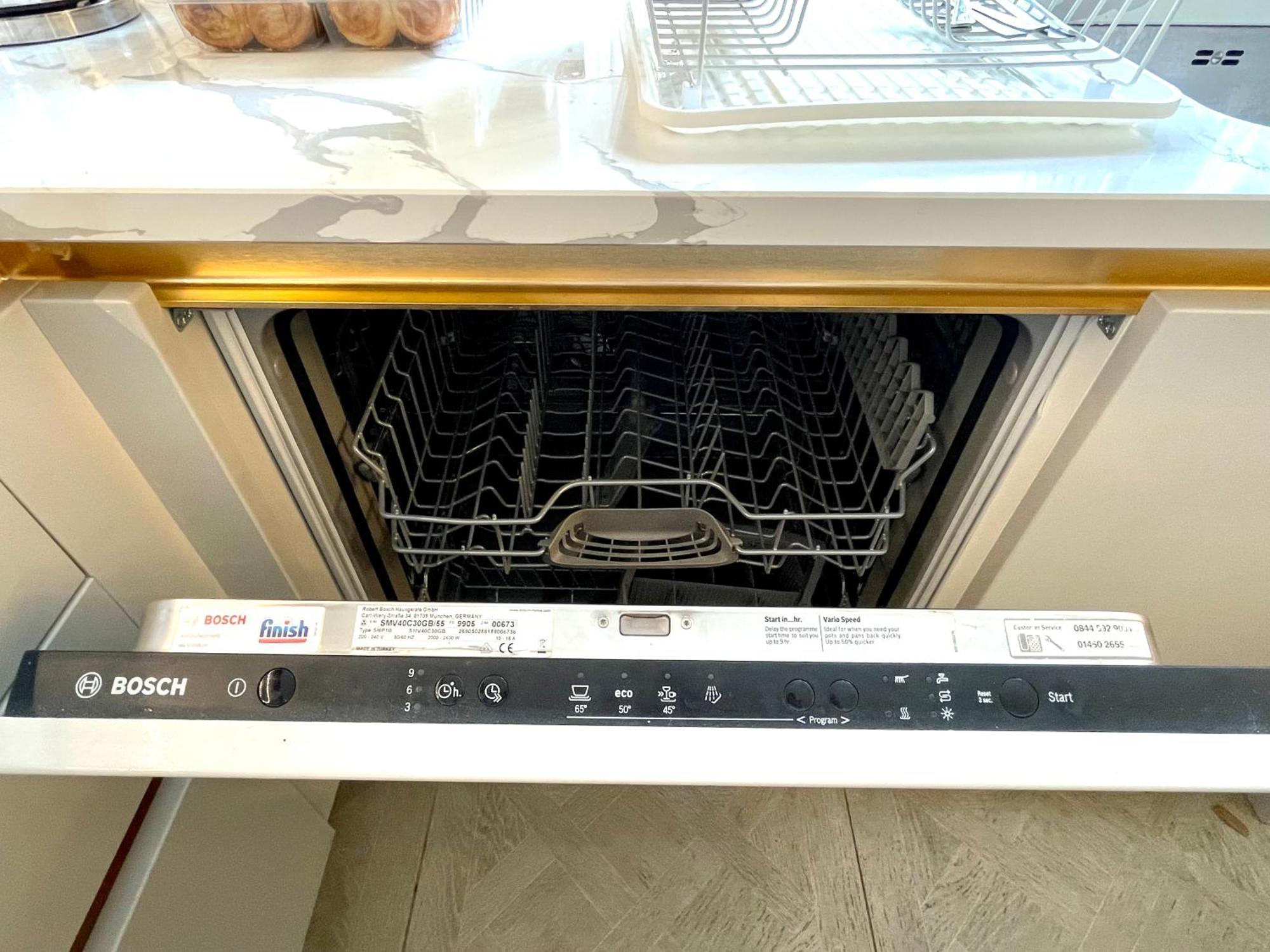Fulham Townhouse, 2 Baths, Parking, Breakfast Leilighet